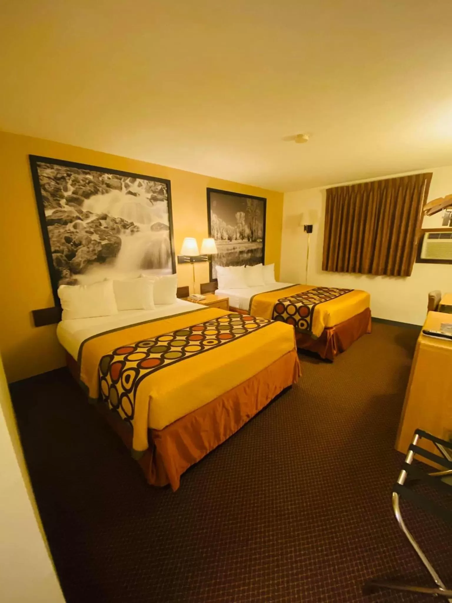 Bed in Super 8 by Wyndham Hot Springs