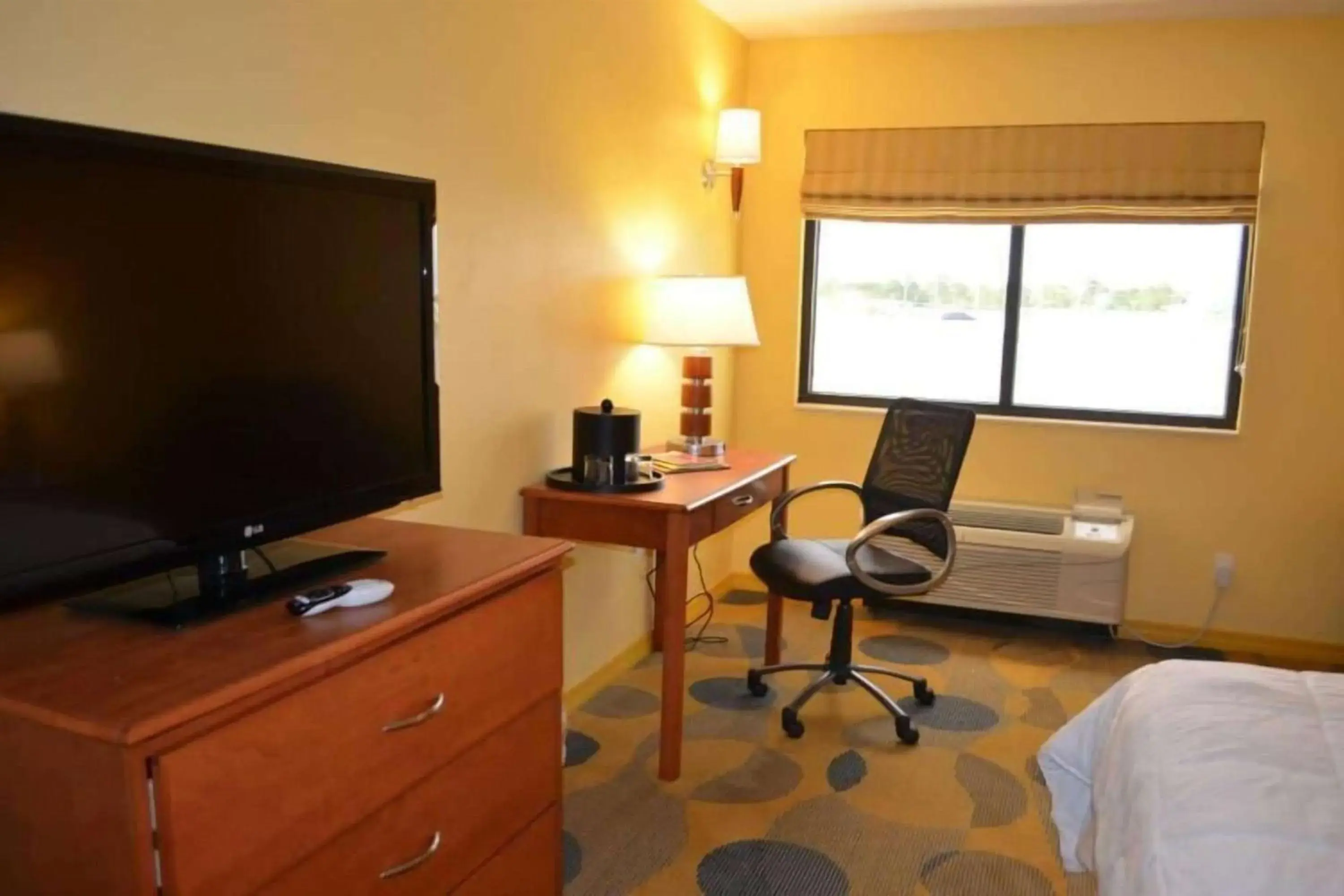 Photo of the whole room, TV/Entertainment Center in Marble Waters Hotel & Suites, Trademark by Wyndham