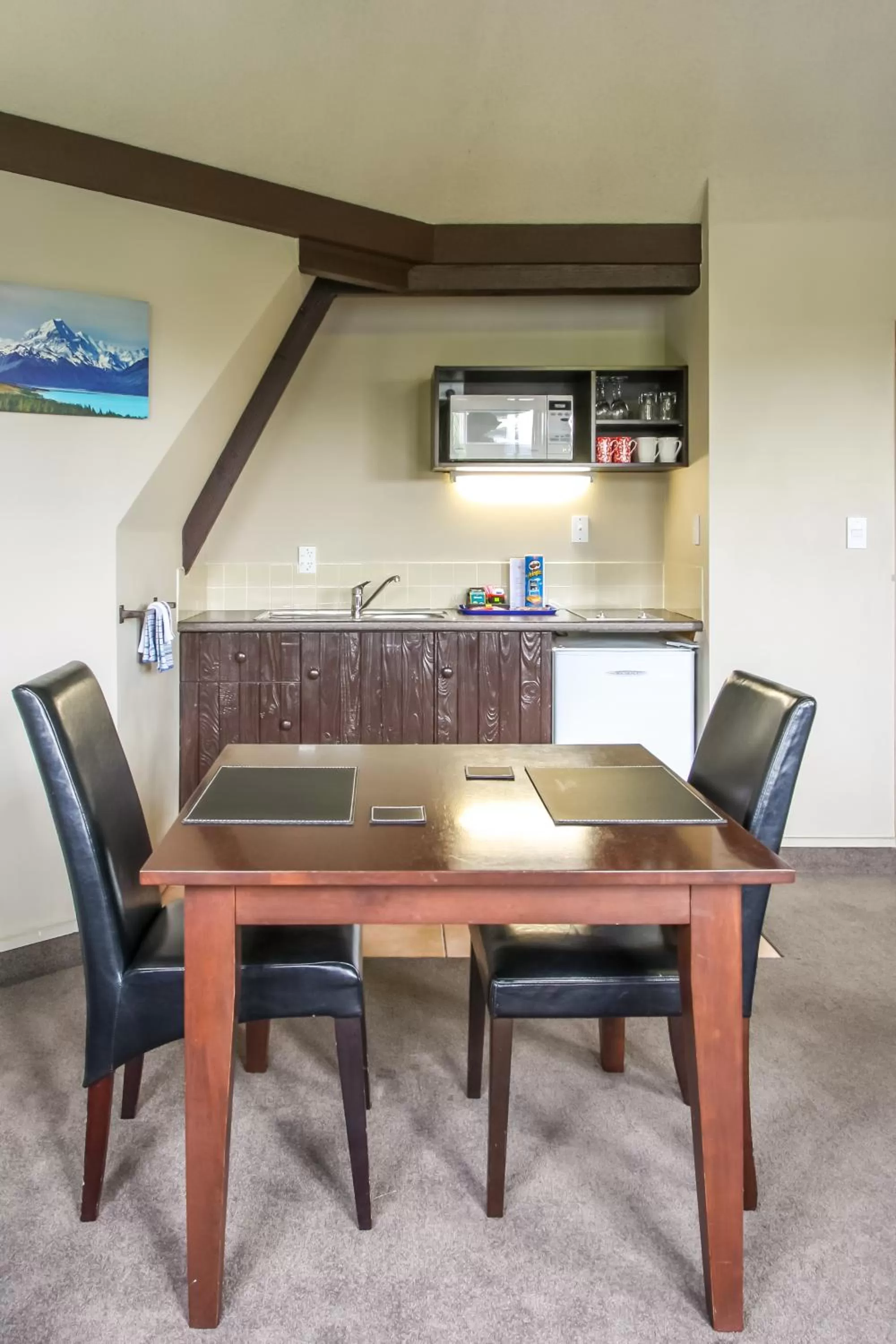 Dining area in Camelot Motor Lodge