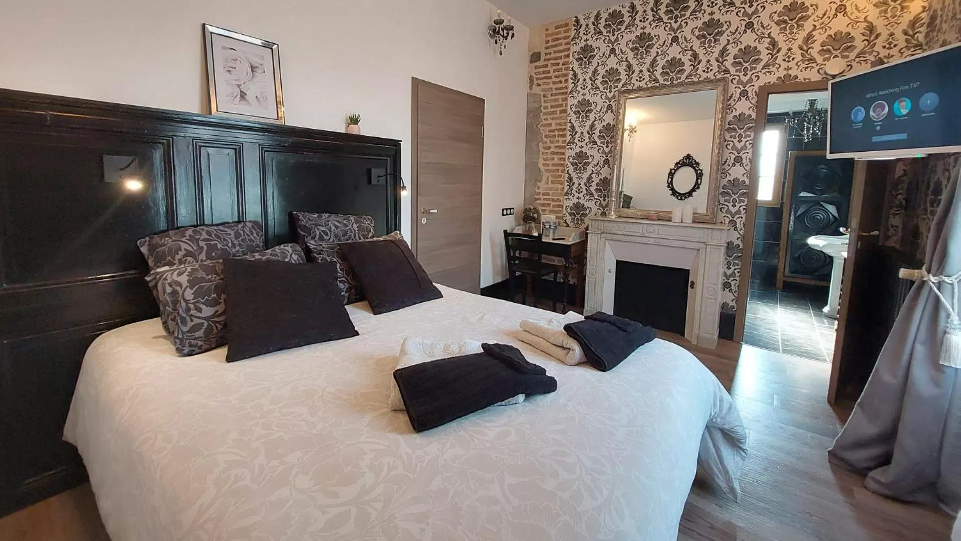 Bedroom, Bed in La Belle Epoque & Spa - Maison d'hôtes