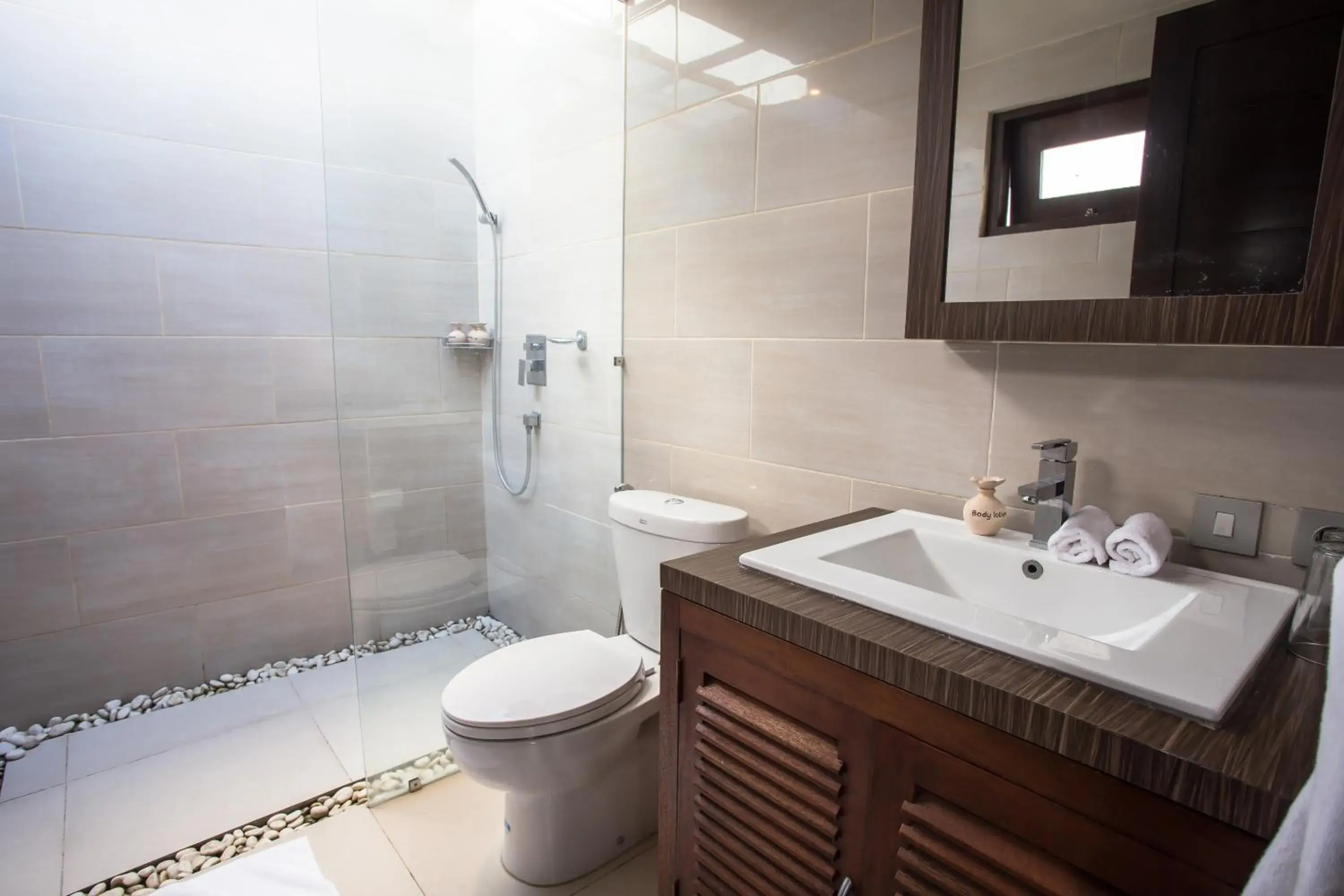 Shower, Bathroom in Solo Villas & Retreat