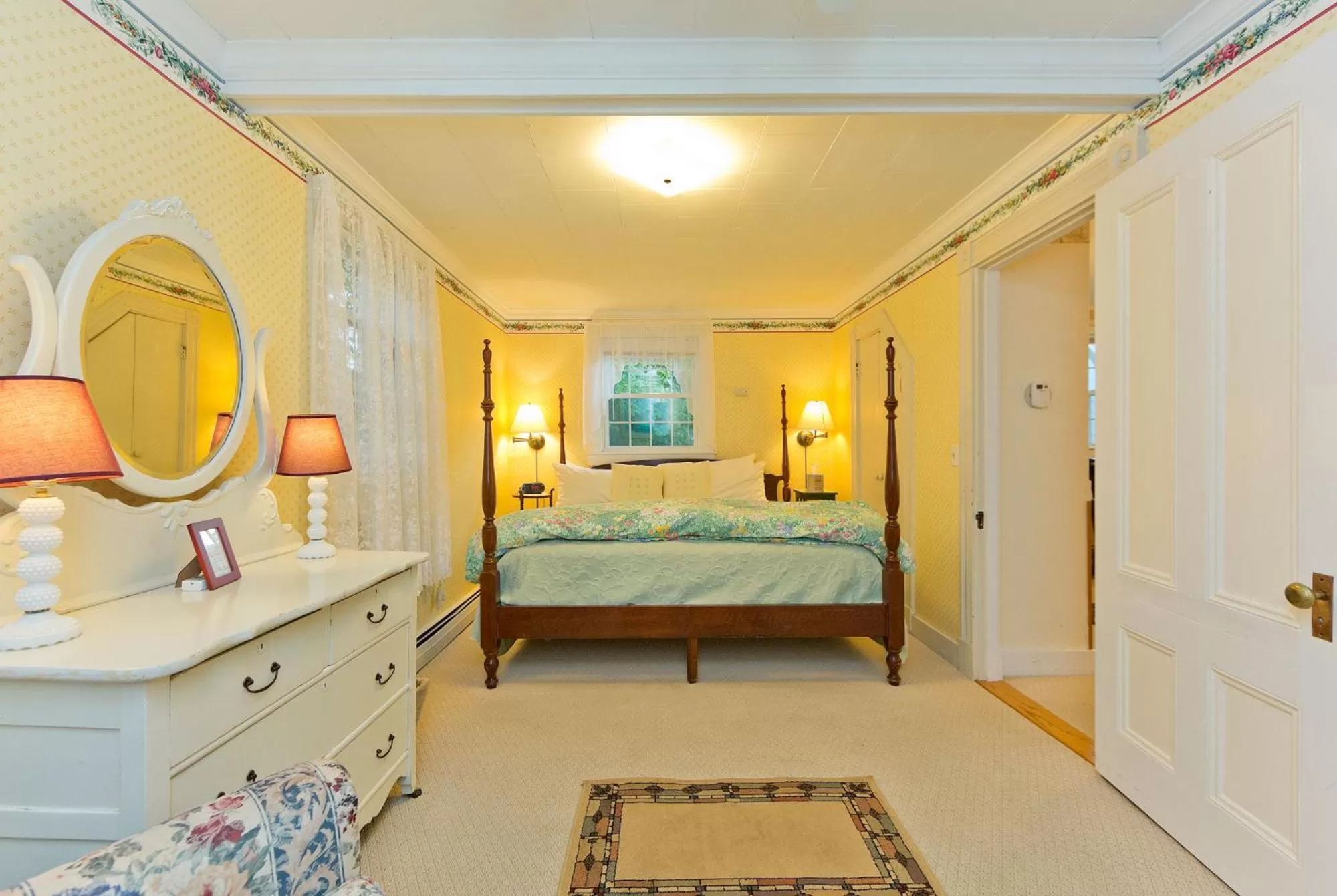 Bedroom, Bed in The Elmhurst Inn