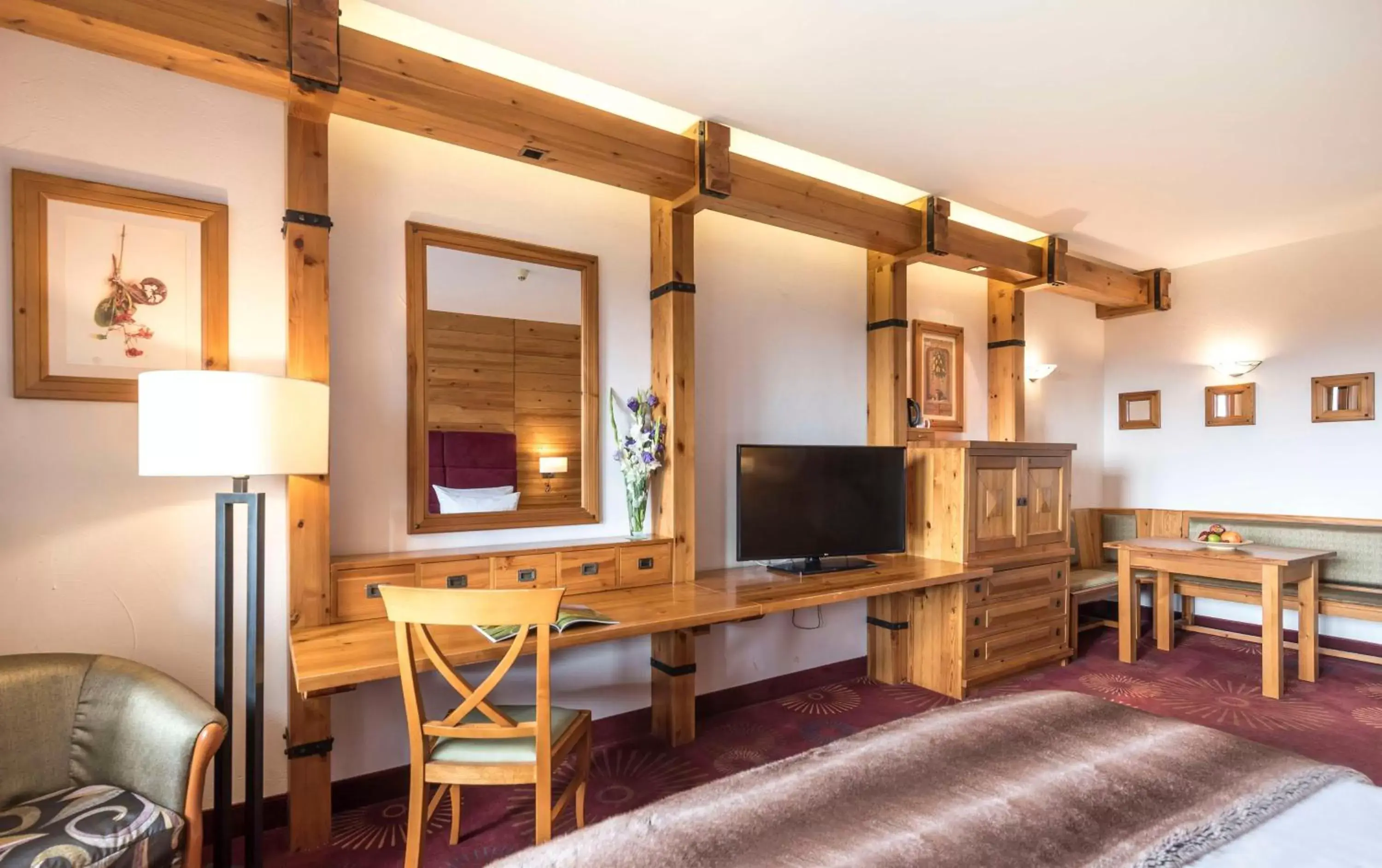 Bedroom, TV/Entertainment Center in Kempinski Hotel Grand Arena Bansko