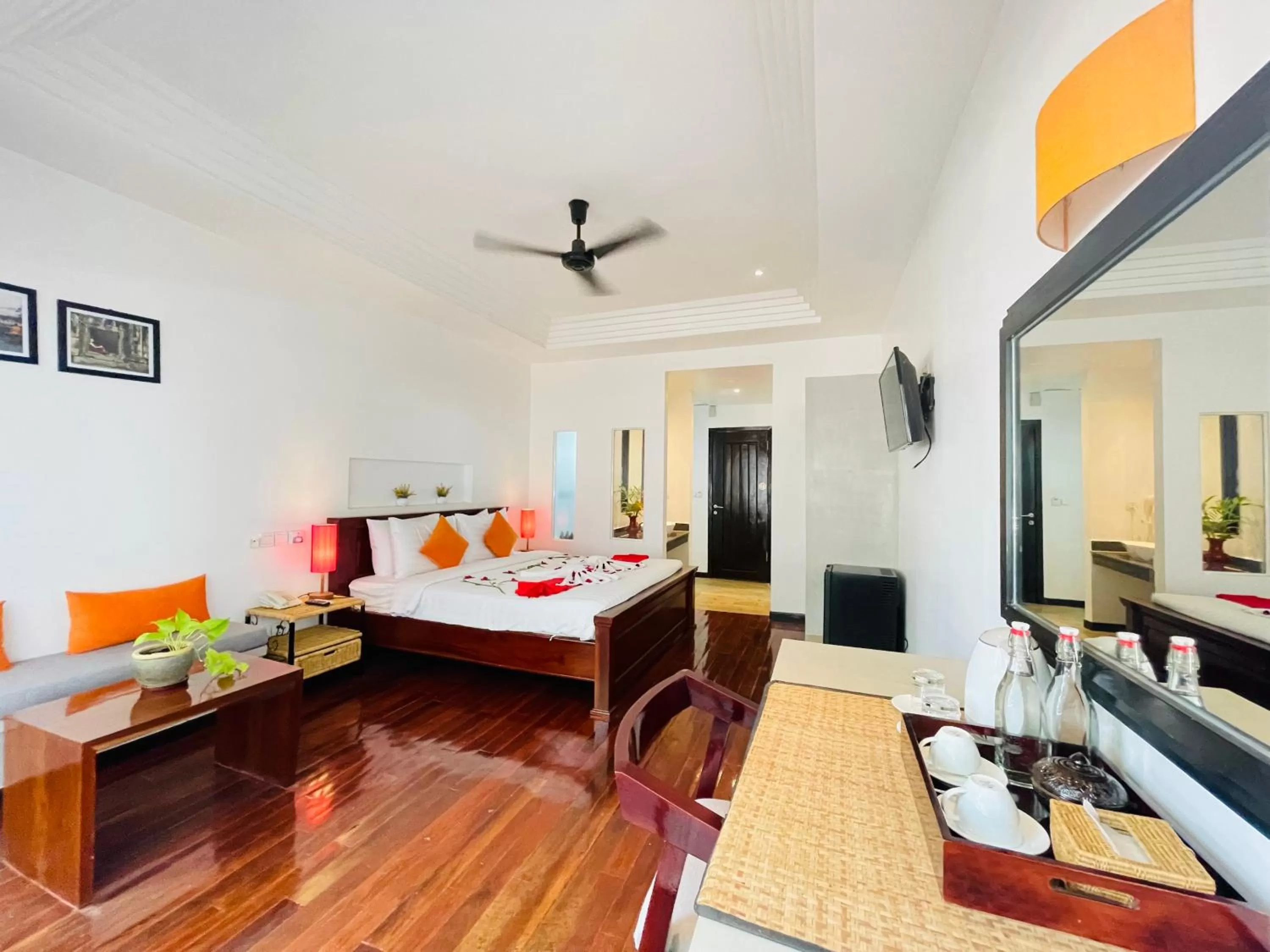 Photo of the whole room, Bed in Boutique Indochine d'Angkor