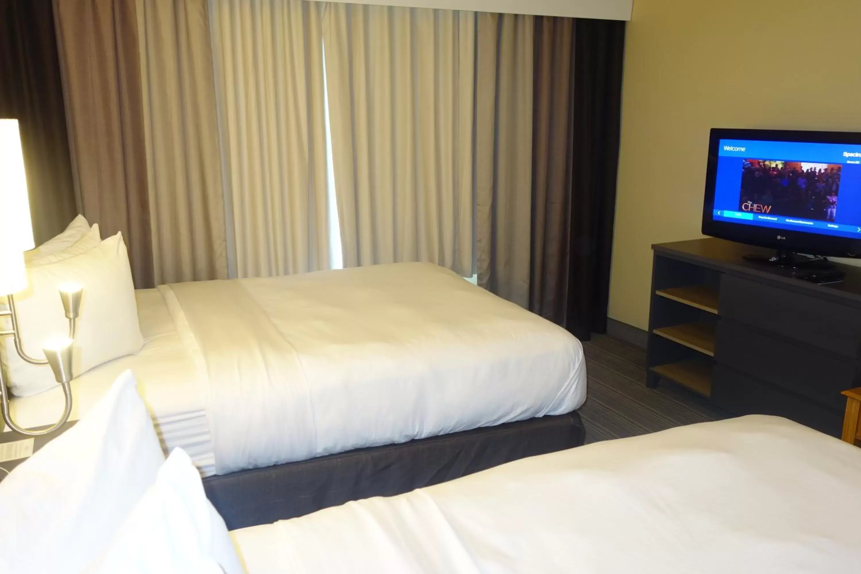 Photo of the whole room, Bed in Country Inn & Suites by Radisson, Burlington Elon , NC Photo of the whole room, Bed in Country Inn & Suites by Radisson, Burlington Elon , NC