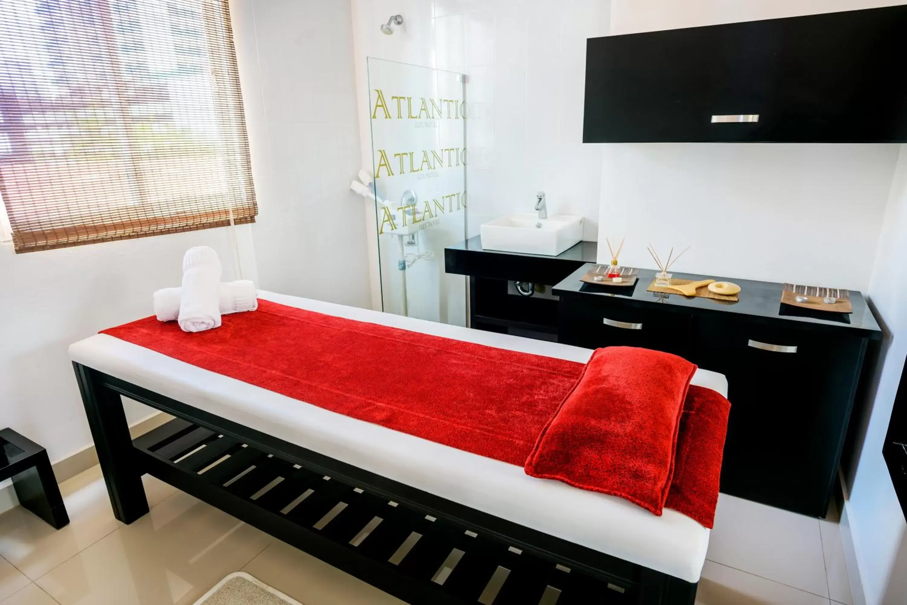 Massage, TV/Entertainment Center in Hotel Atlantic Lux