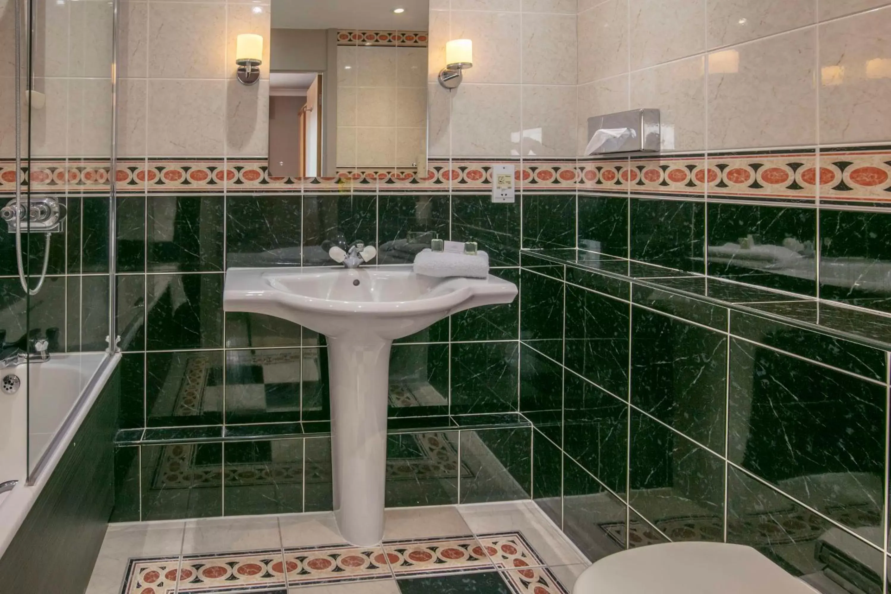 Bedroom, Bathroom in Best Western Heath Court Hotel