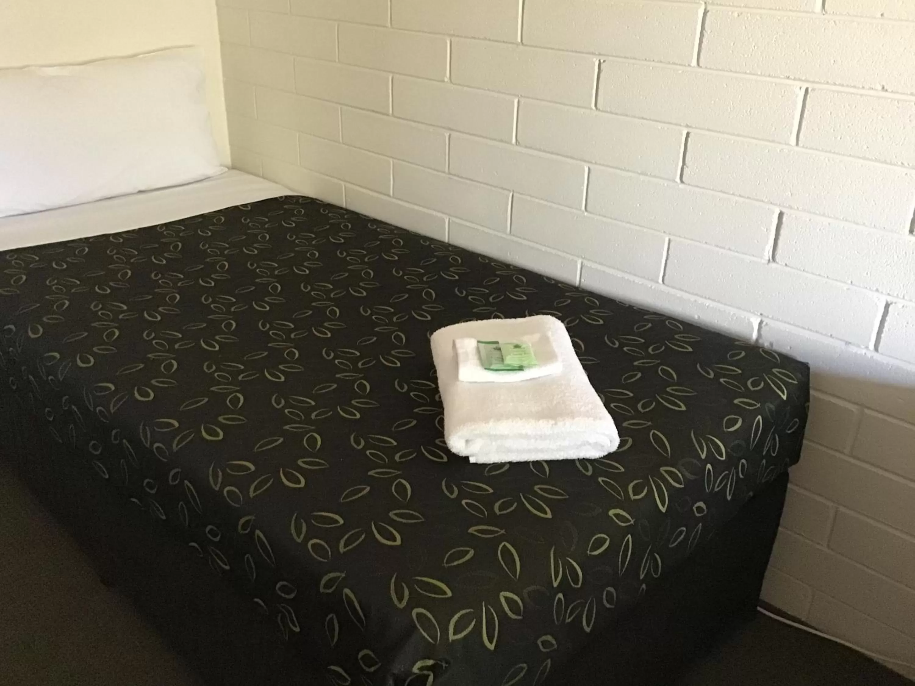 Small Single Room in 7th Street Motel