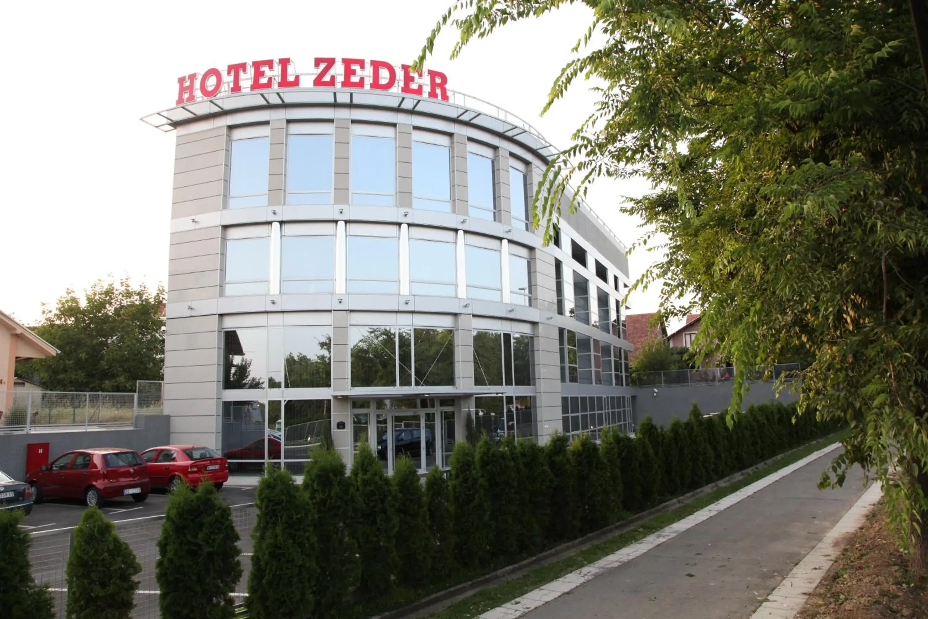 Facade/entrance, Property Building in Hotel Zeder Garni