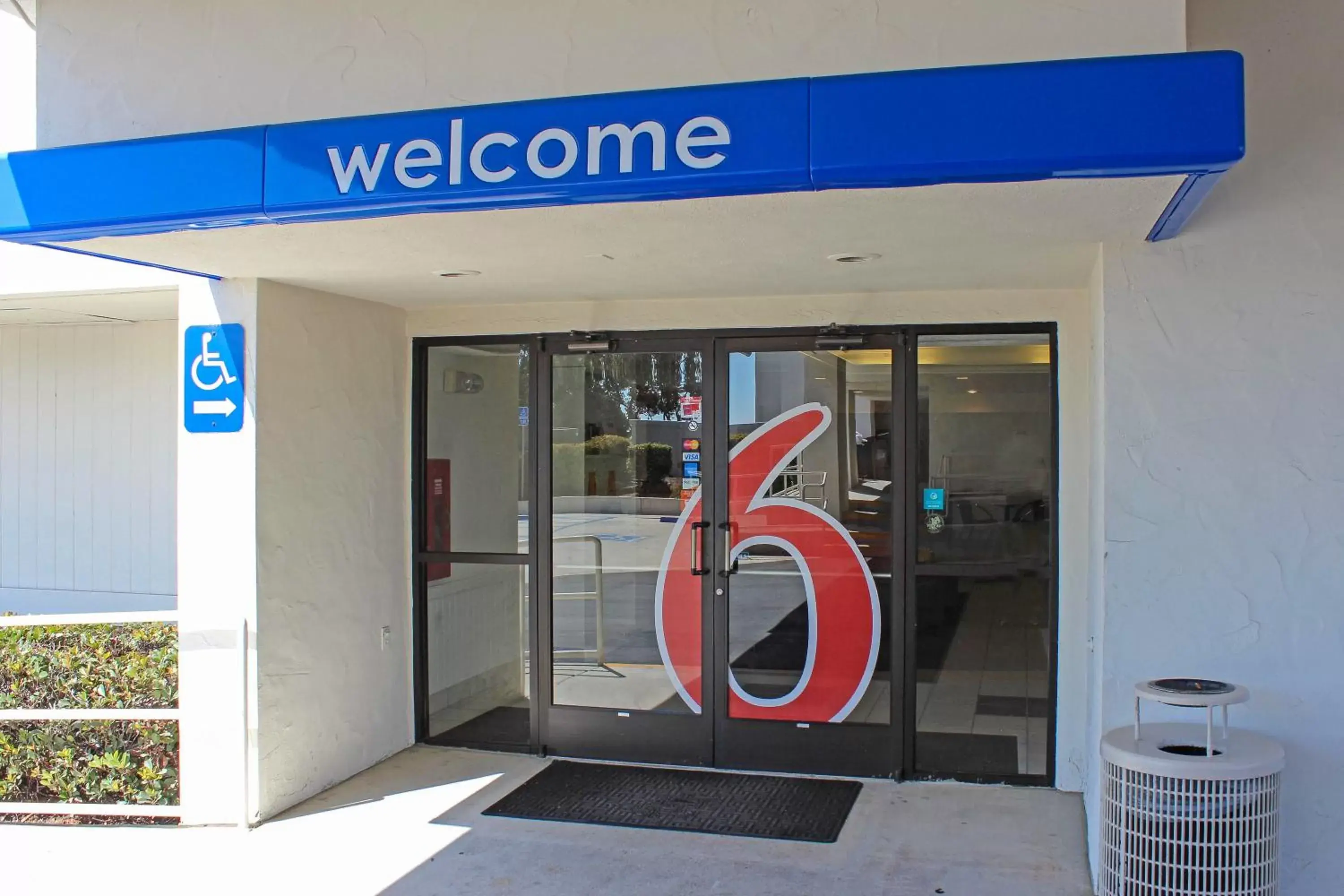 Facade/entrance in Motel 6-San Simeon, CA - Hearst Castle Area
