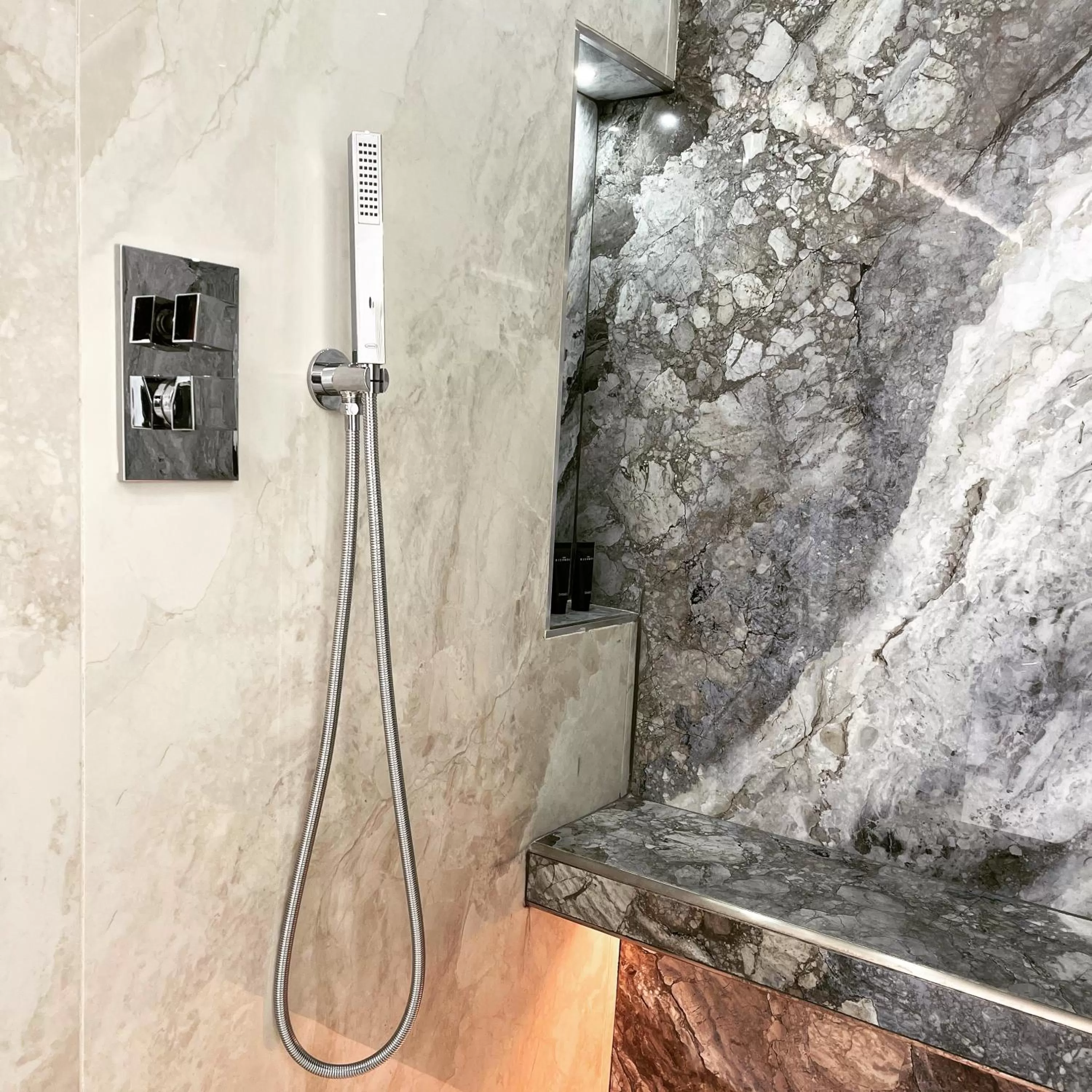 Shower, Bathroom in Domus De Cinti