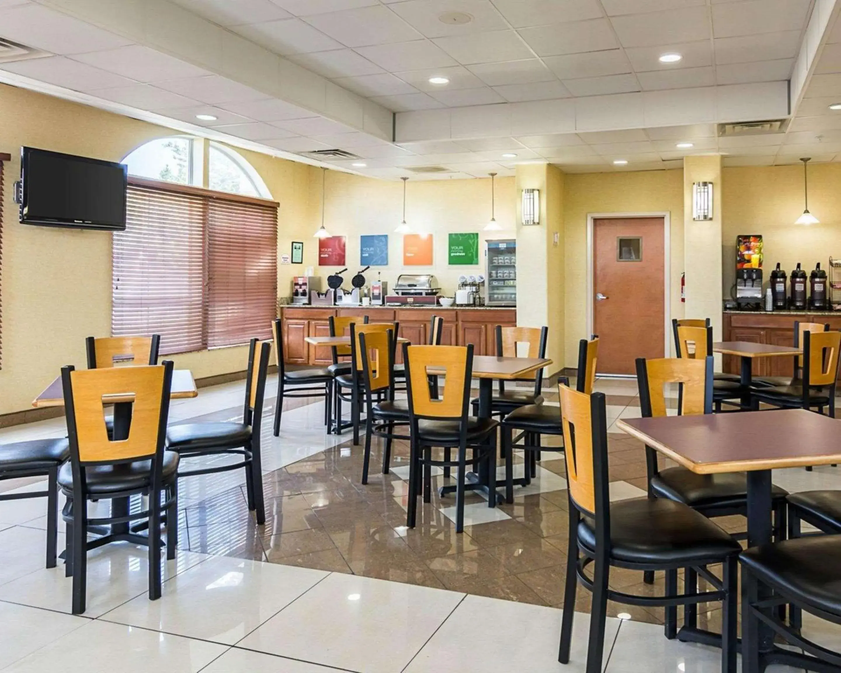 Restaurant/Places to Eat in Comfort Inn & Suites Chesapeake - Portsmouth