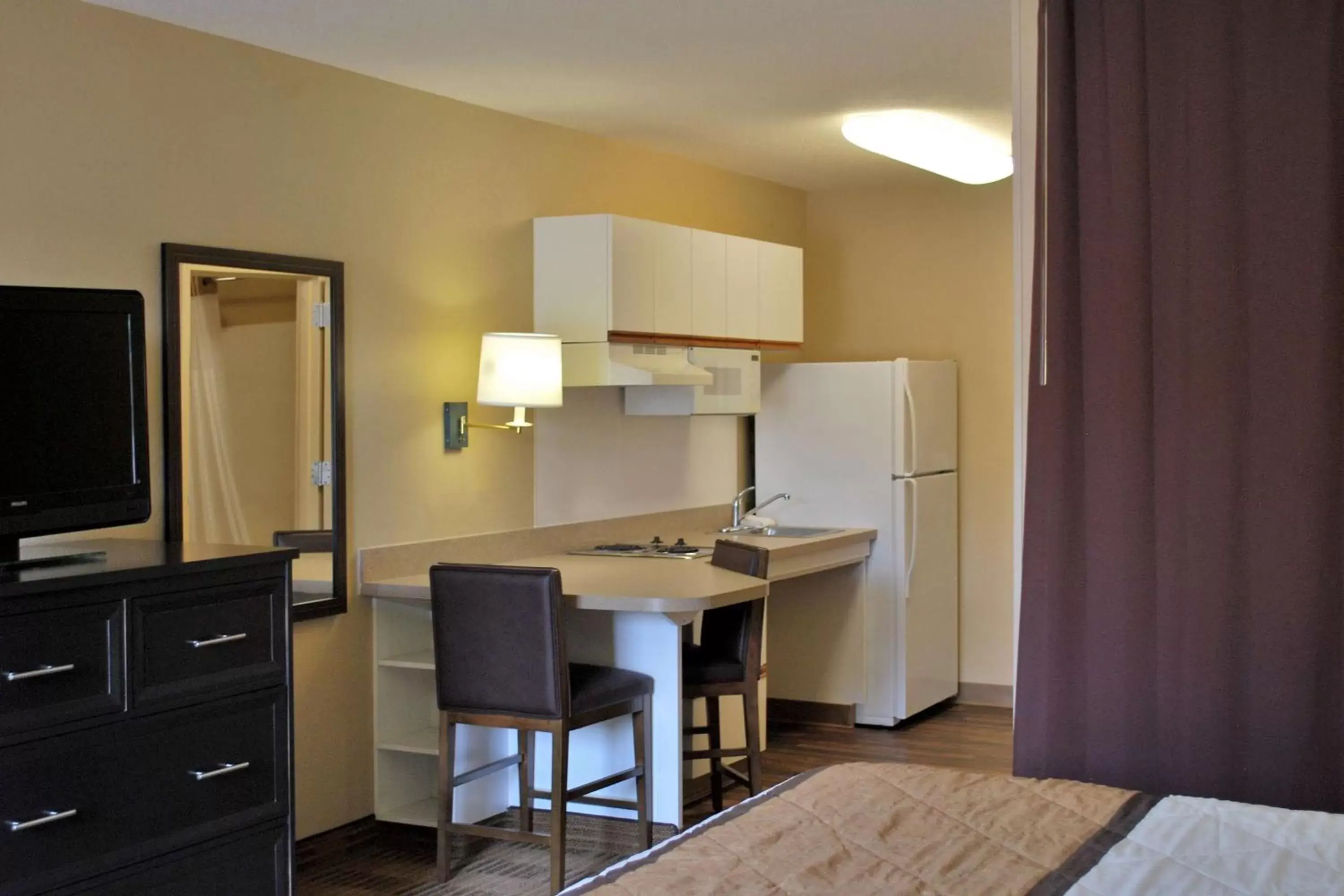 Bedroom, TV/Entertainment Center in Extended Stay America Suites - Meadowlands - East Rutherford