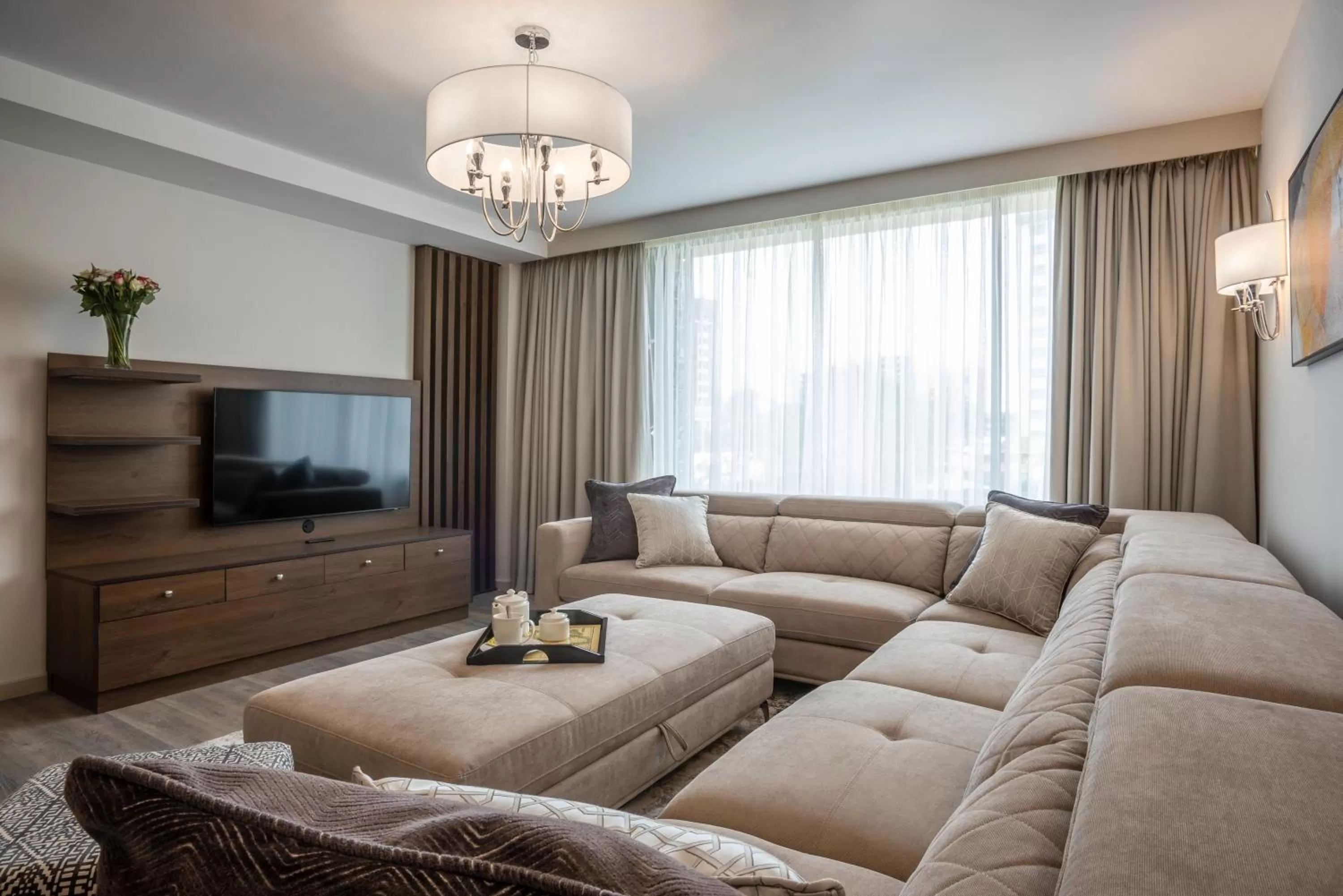 Communal lounge/ TV room in Yaya Hotel & Apartments