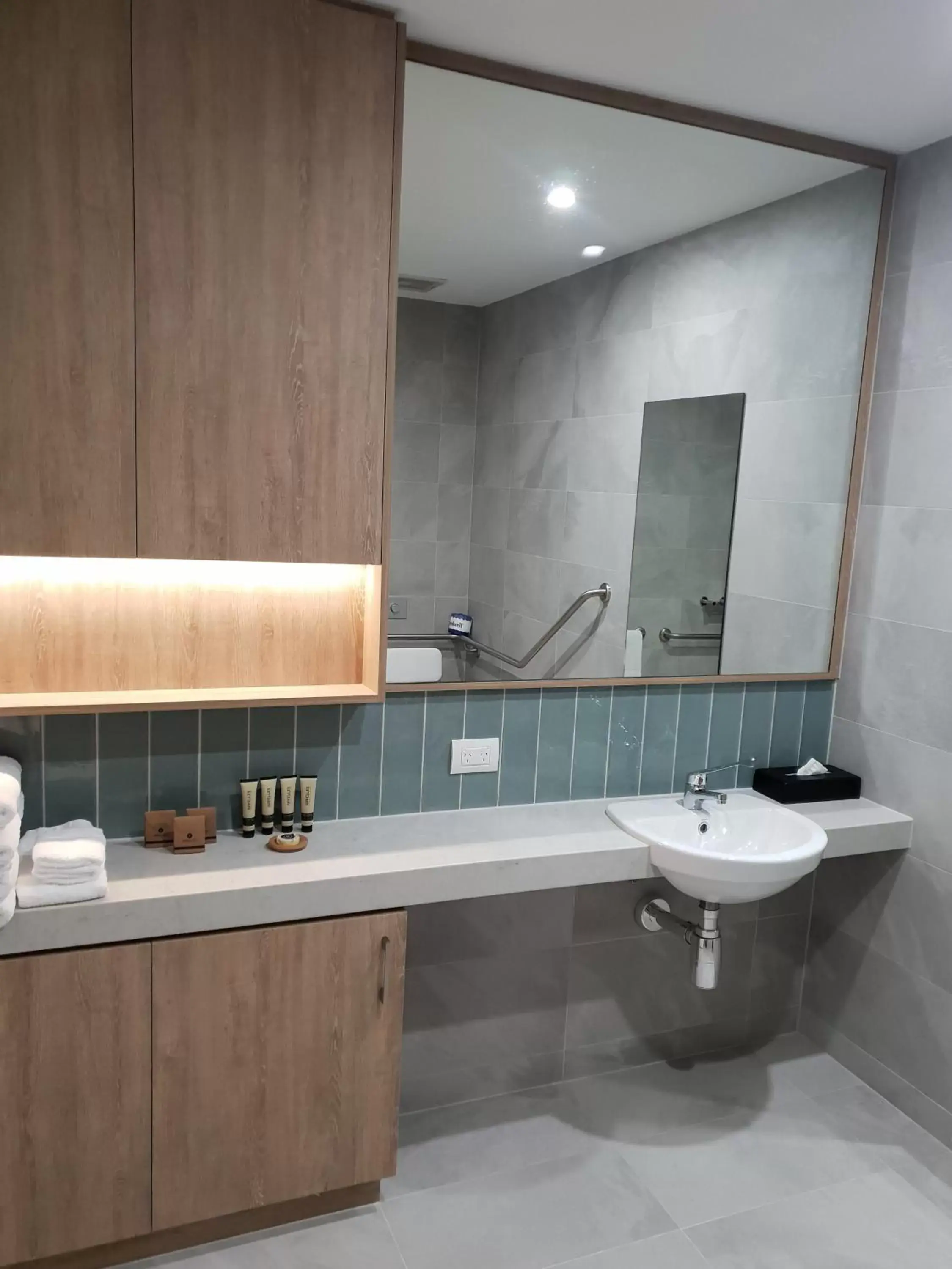 Bathroom in Ingot Hotel Perth, Ascend Hotel Collection