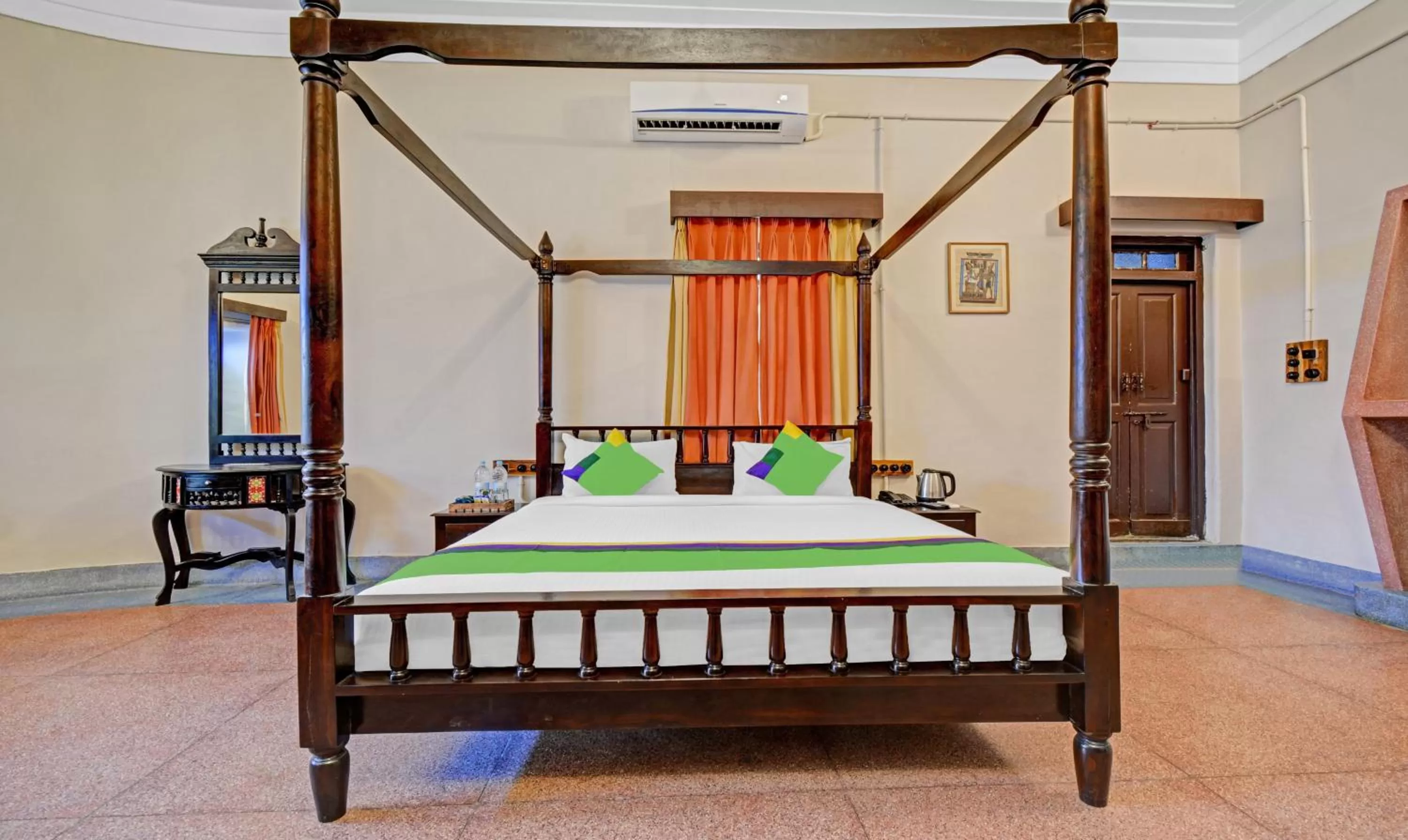 Bed in Treebo The Regal House, Near Fateh Sagar Lake