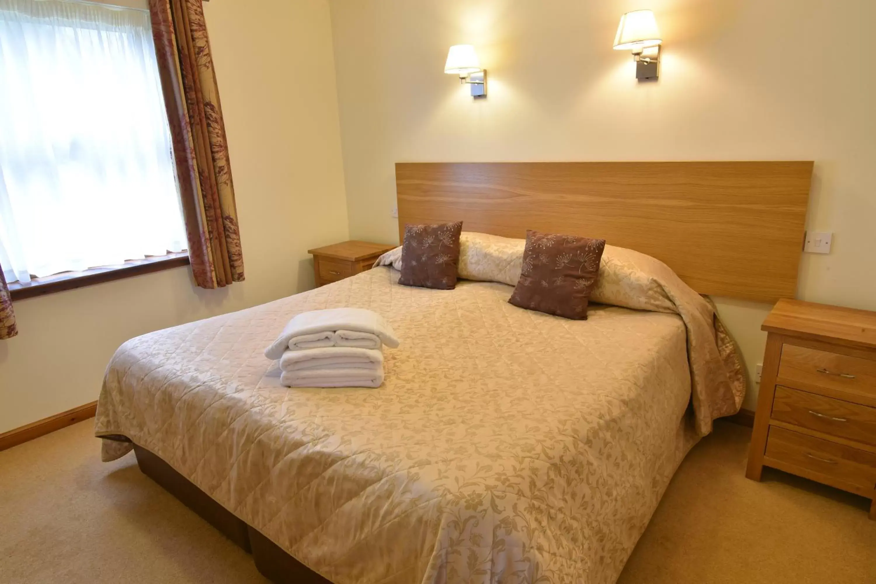 Bedroom, Bed in Moness Resort