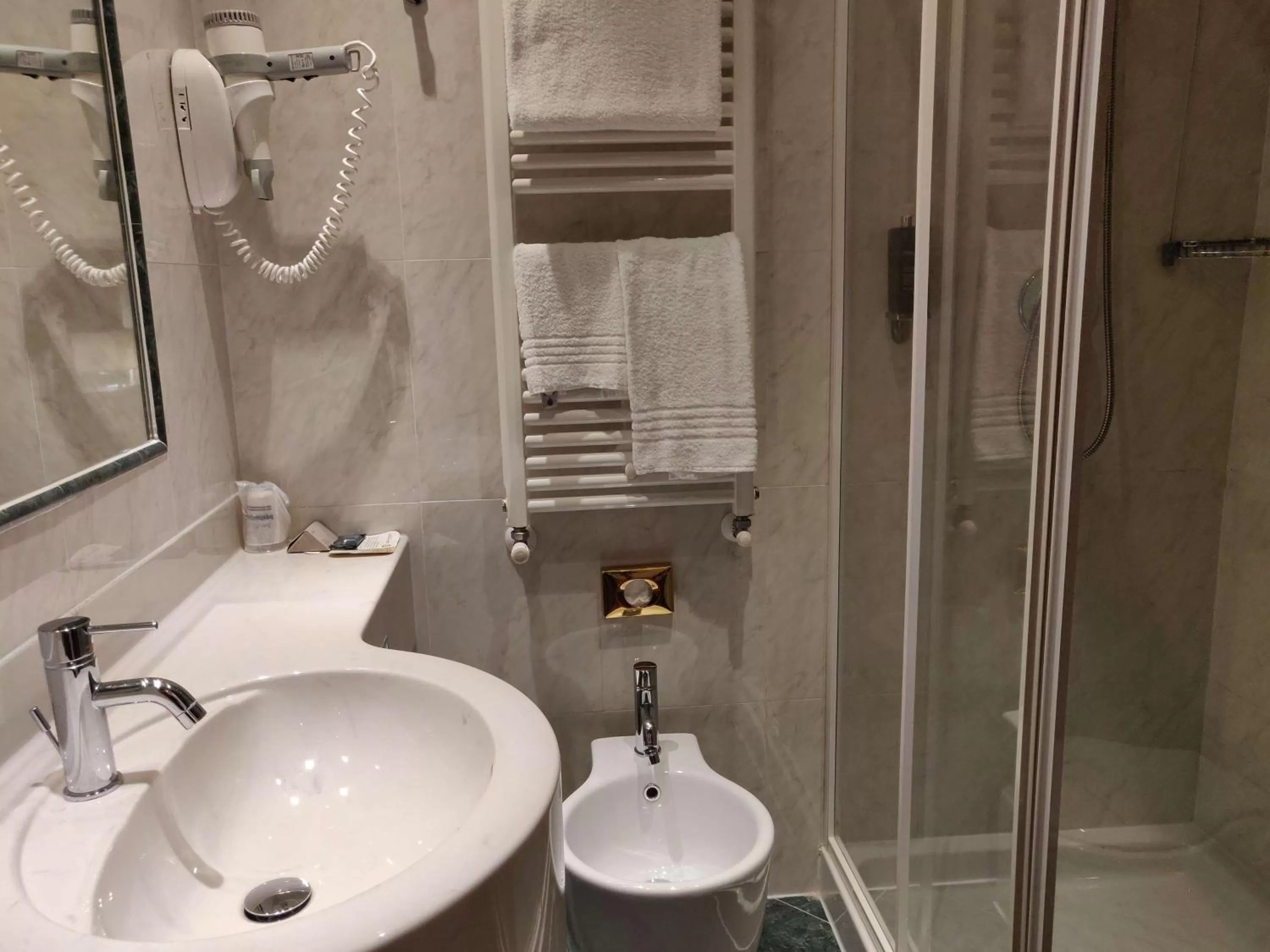 Shower in Best Western Hotel Tre Torri