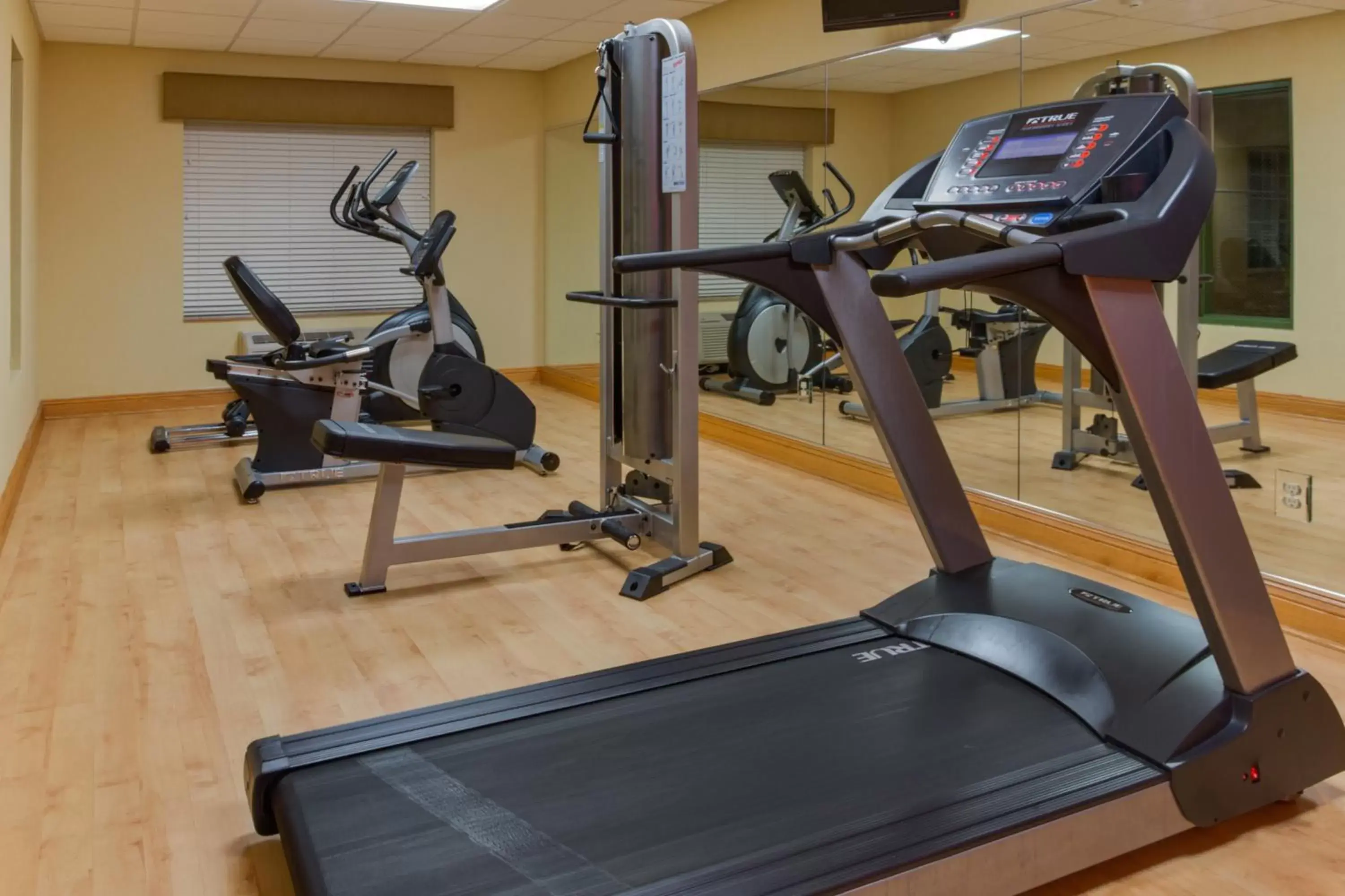 Fitness centre/facilities, Fitness Center/Facilities in Country Inn & Suites by Radisson, Pensacola West, FL