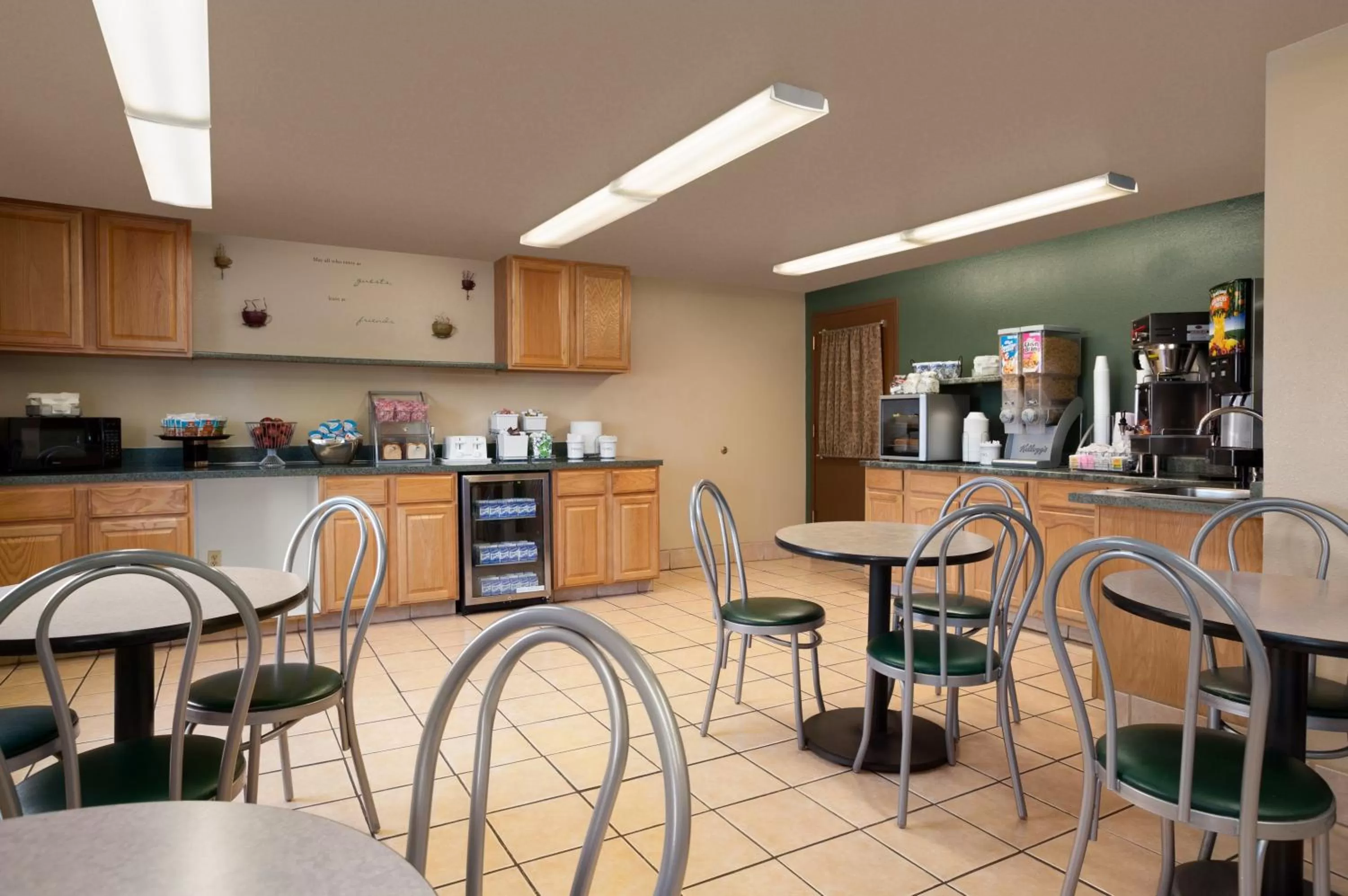 Restaurant/places to eat in Super 8 by Wyndham Coeur d'Alene