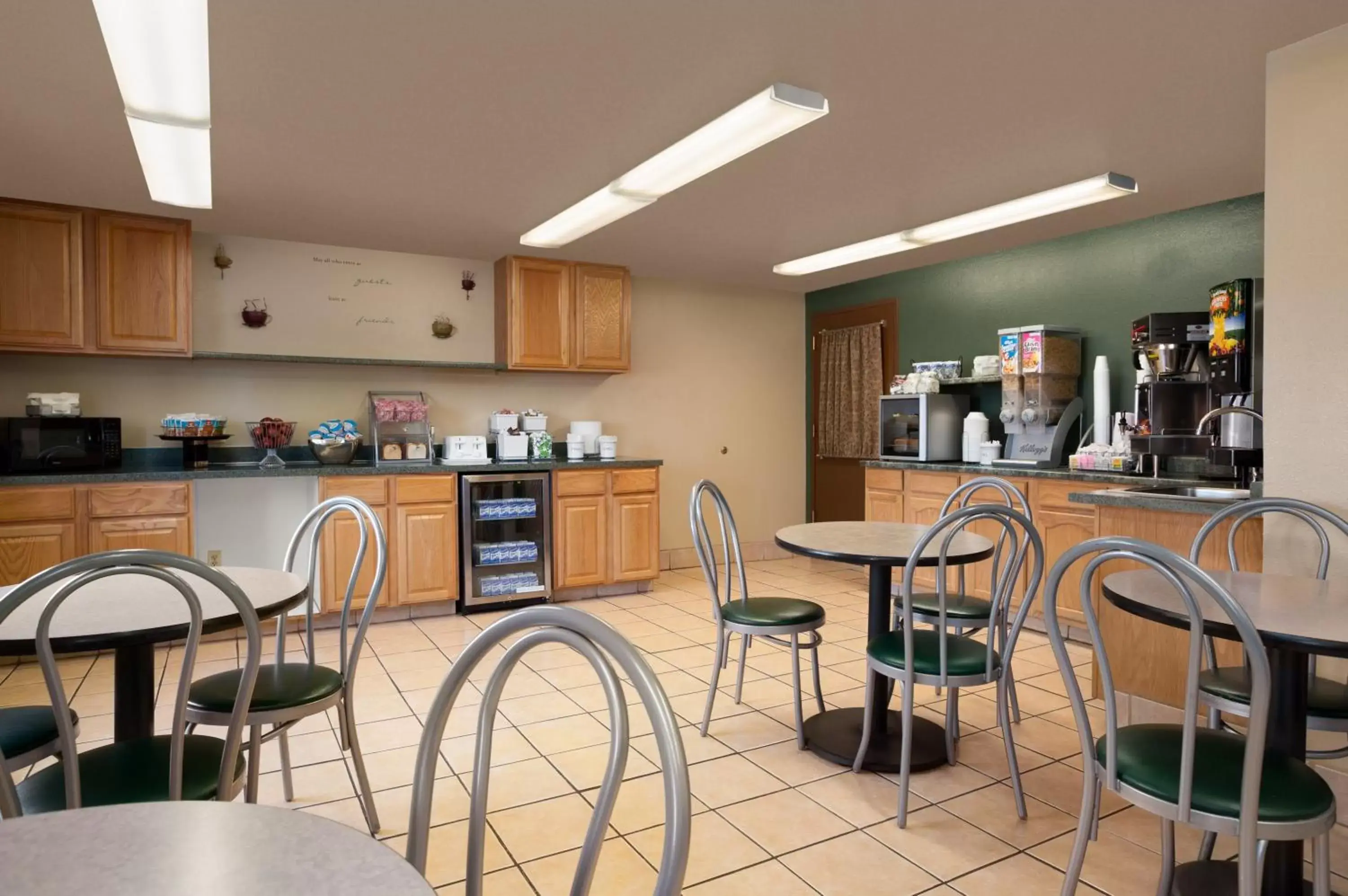 Restaurant/places to eat in Super 8 by Wyndham Coeur d'Alene Restaurant/places to eat in Super 8 by Wyndham Coeur d'Alene