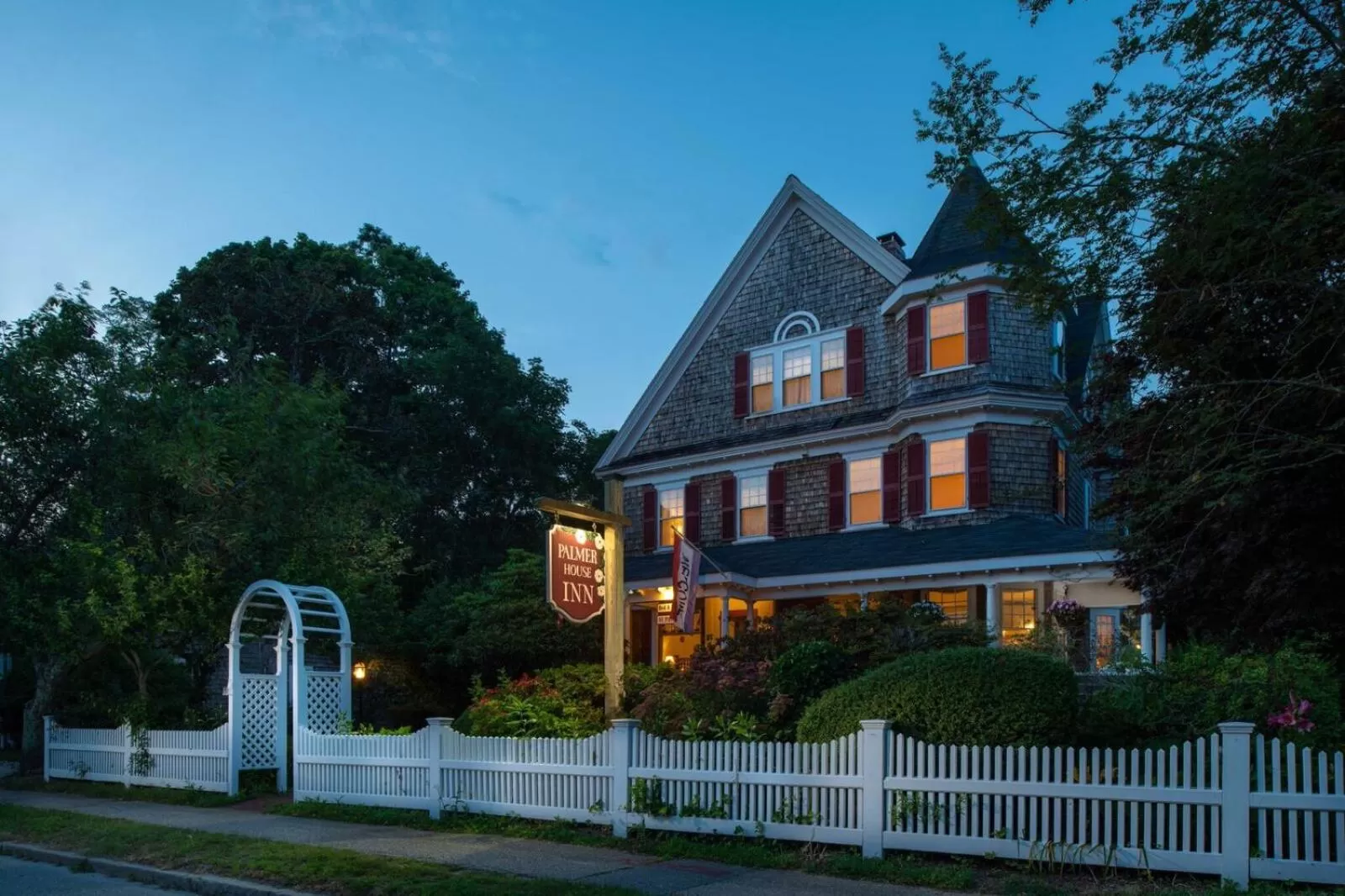 Facade/entrance, Property Building in Palmer House Inn