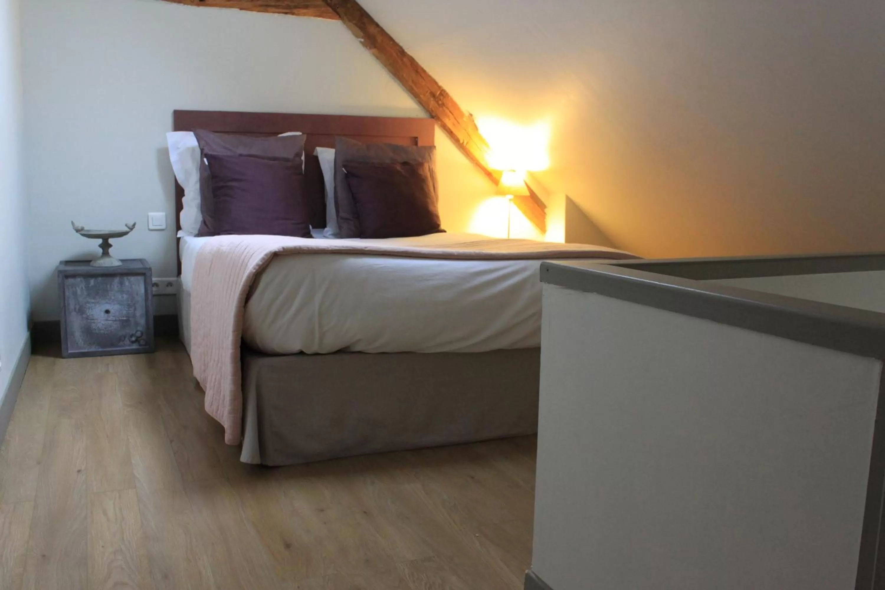 Bed in Domaine de Bellevue, The Originals Relais