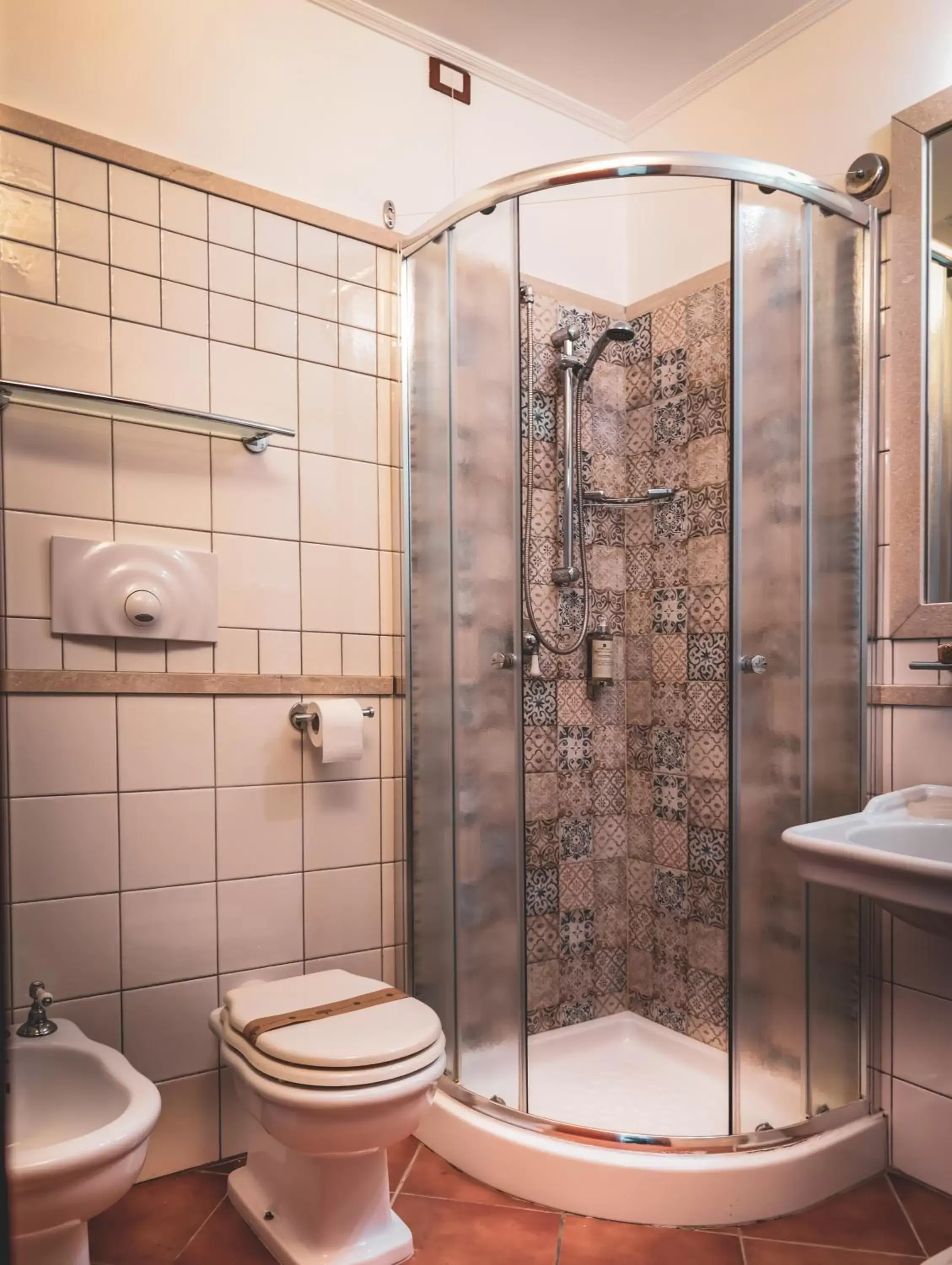 Shower, Bathroom in Hotel La Corte Del Sole