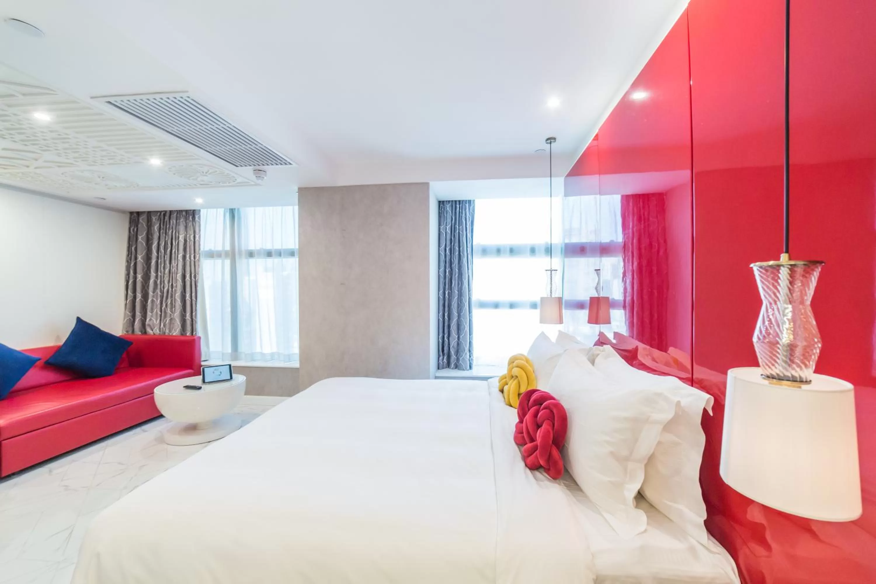 Bed in Tung Nam Lou Art Hotel