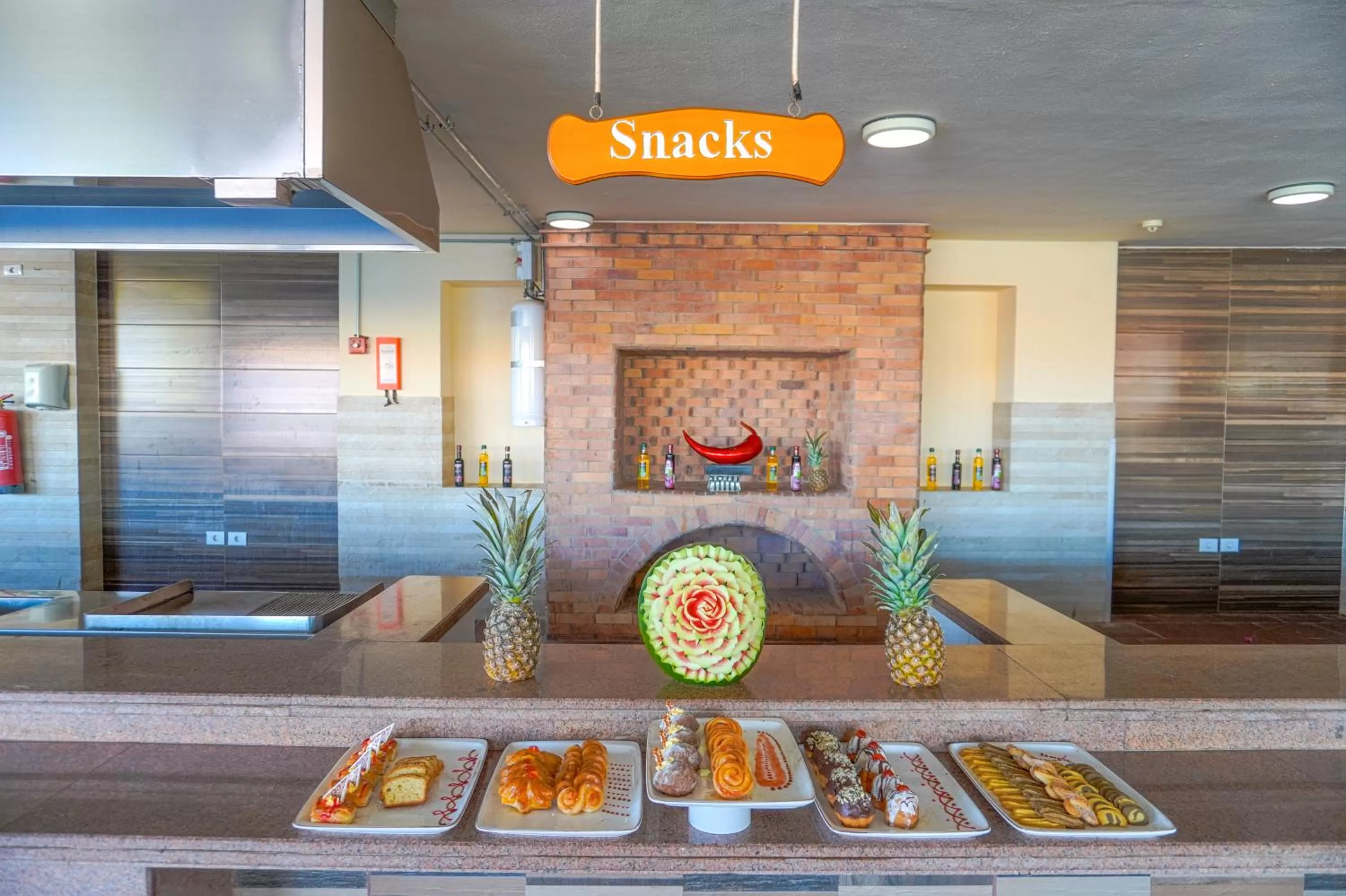 Lounge or bar in Charmillion Gardens Aquapark