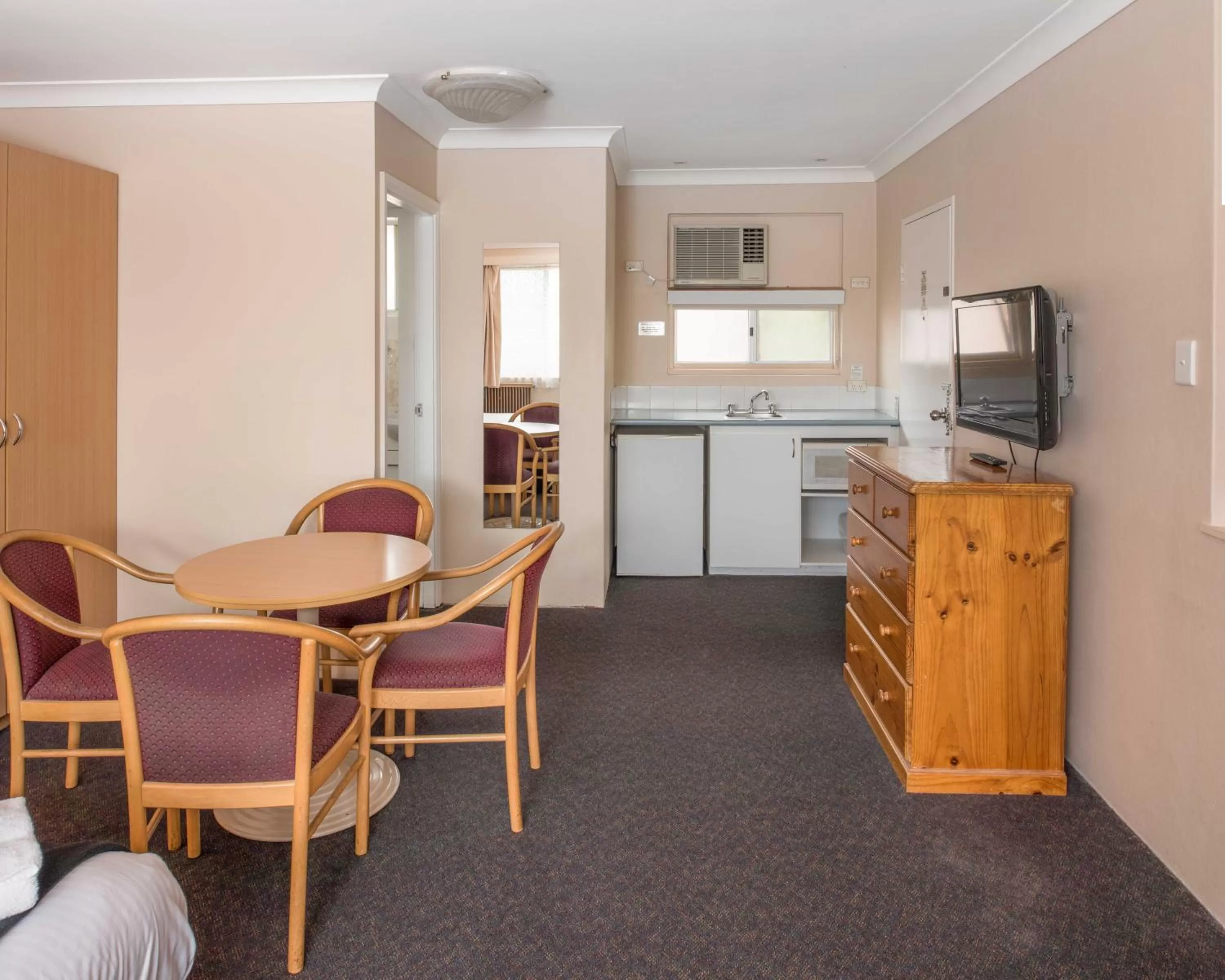 Kitchen or kitchenette in Katoomba Town Centre Motel