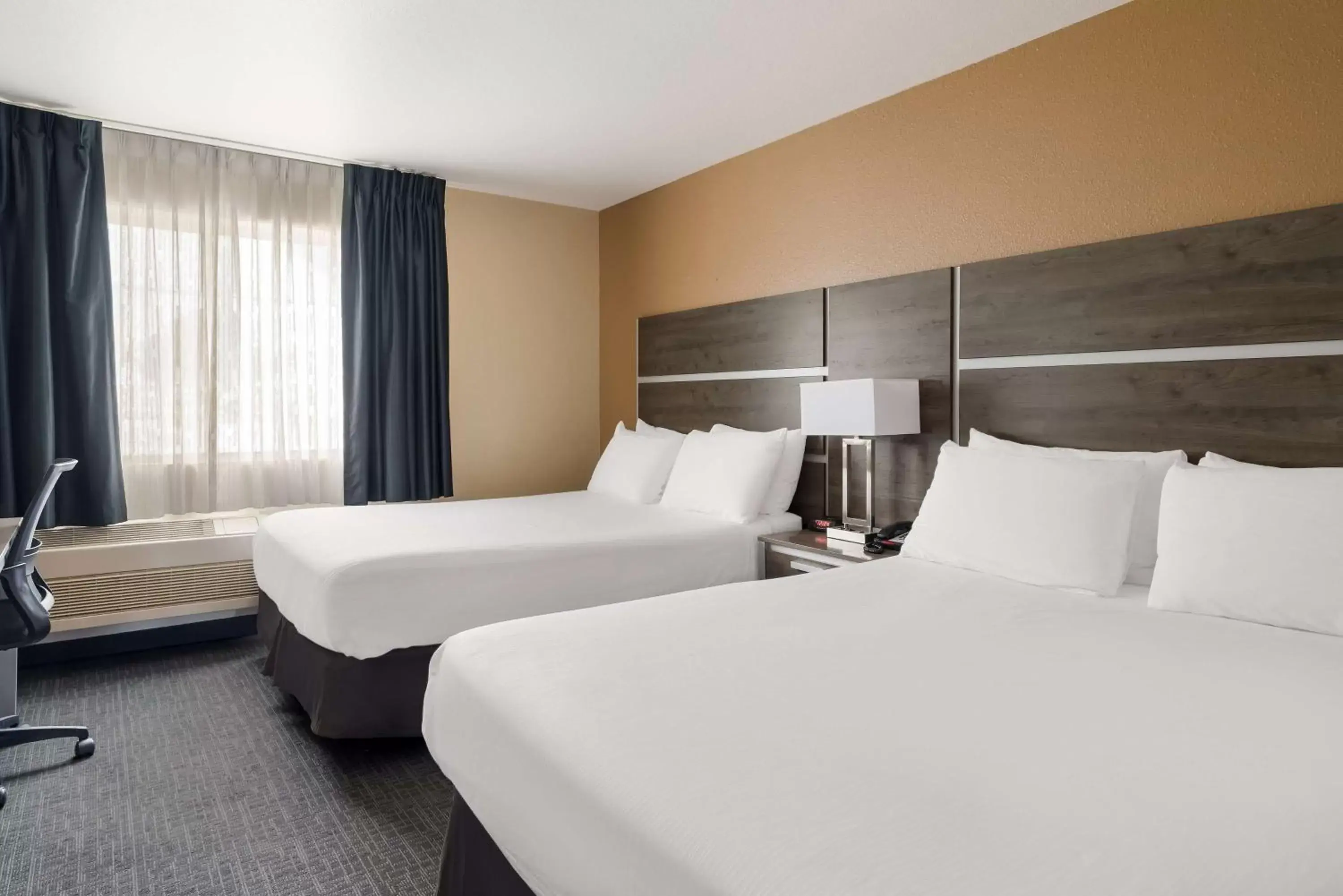 Bedroom, Bed in SureStay Hotel by Best Western Wells