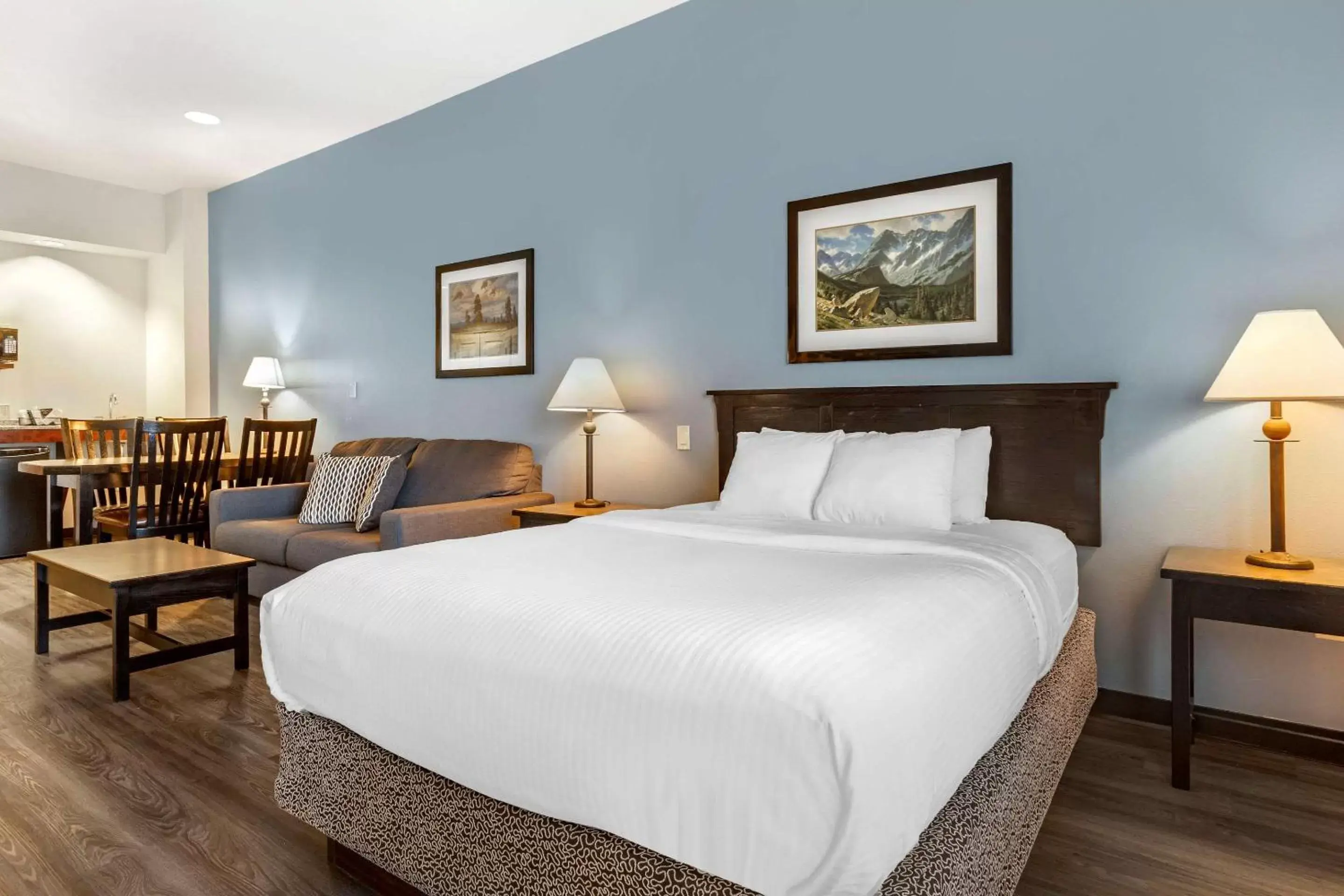Photo of the whole room, Bed in Big Horn Resort, Ascend Hotel Collection