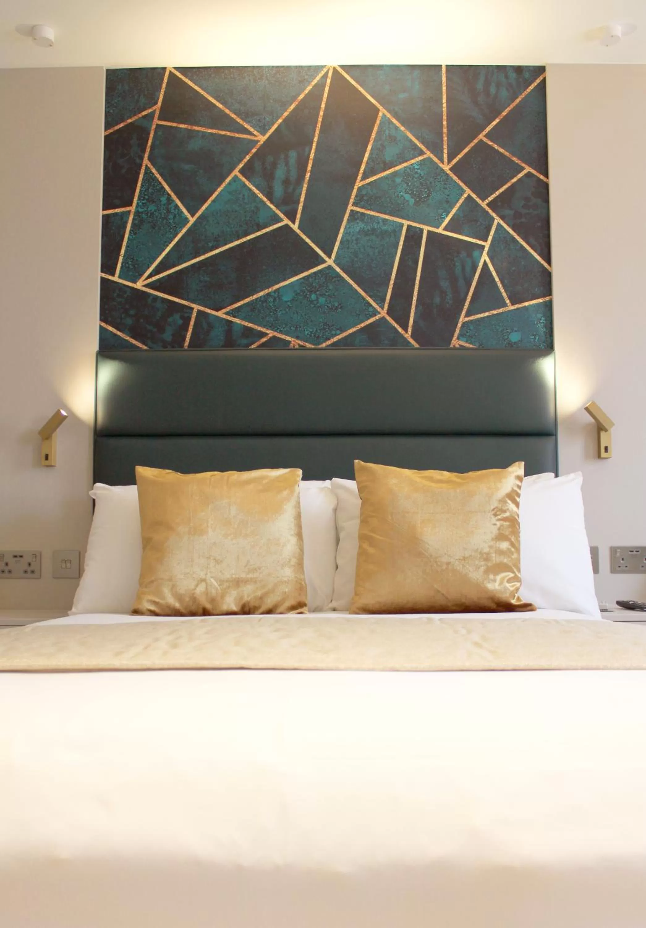 Bedroom in West End Lane II