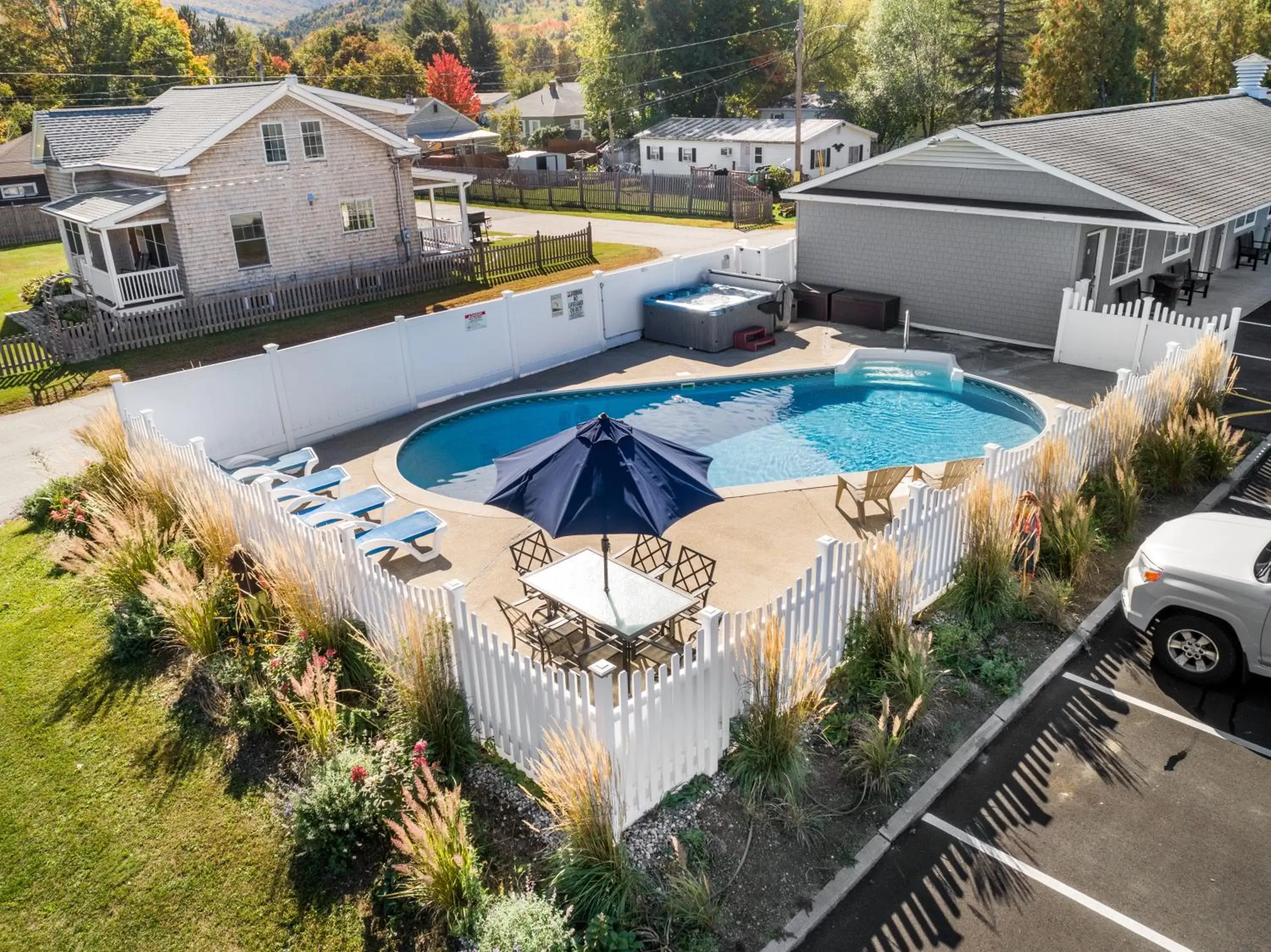 Pool View in Top Notch Inn