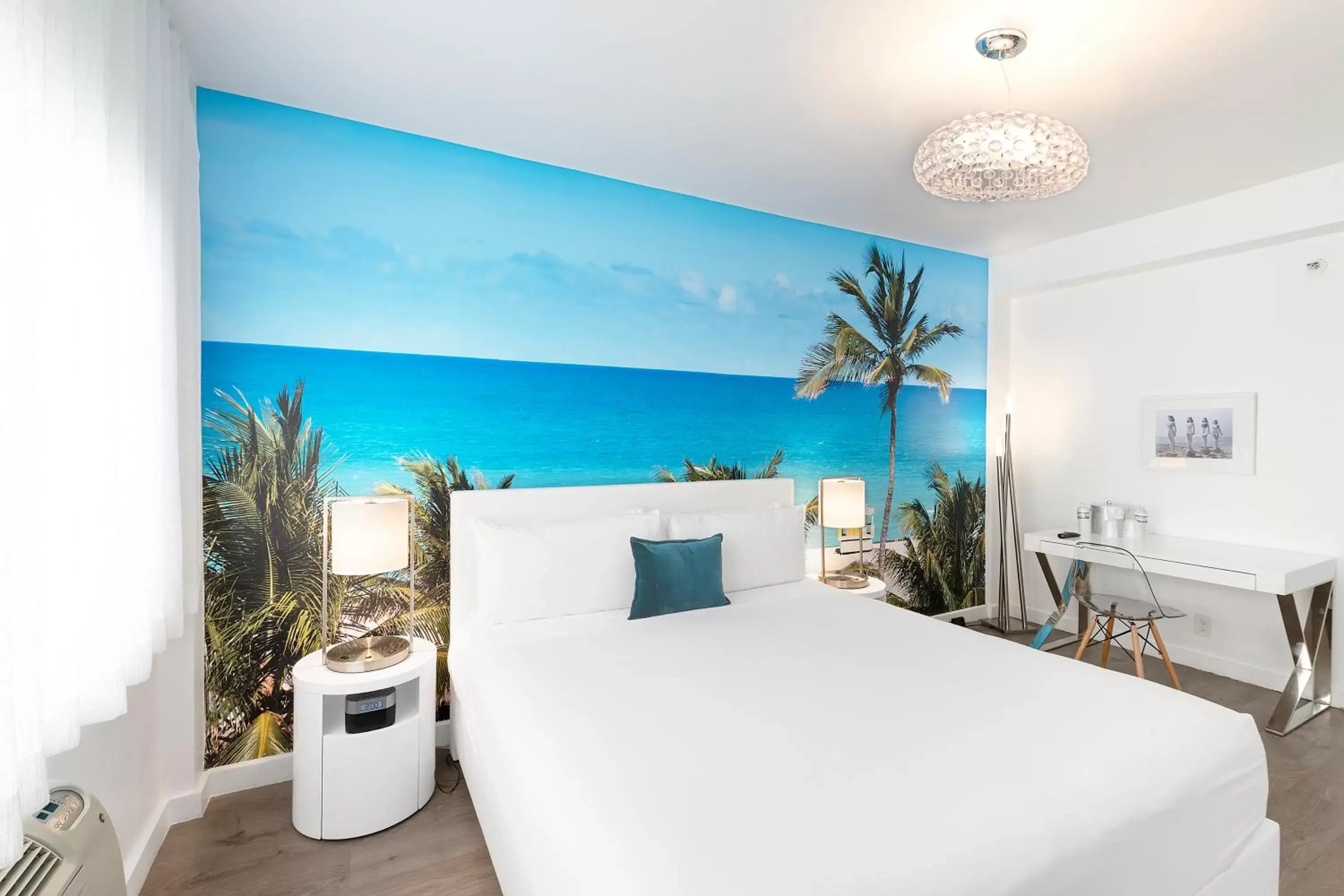 Traditional Room 1 King bed OR Traditional Room 1 King bed with rollaway bed in Penguin Hotel Traditional Room 1 King bed OR Traditional Room 1 King bed with rollaway bed in Penguin Hotel