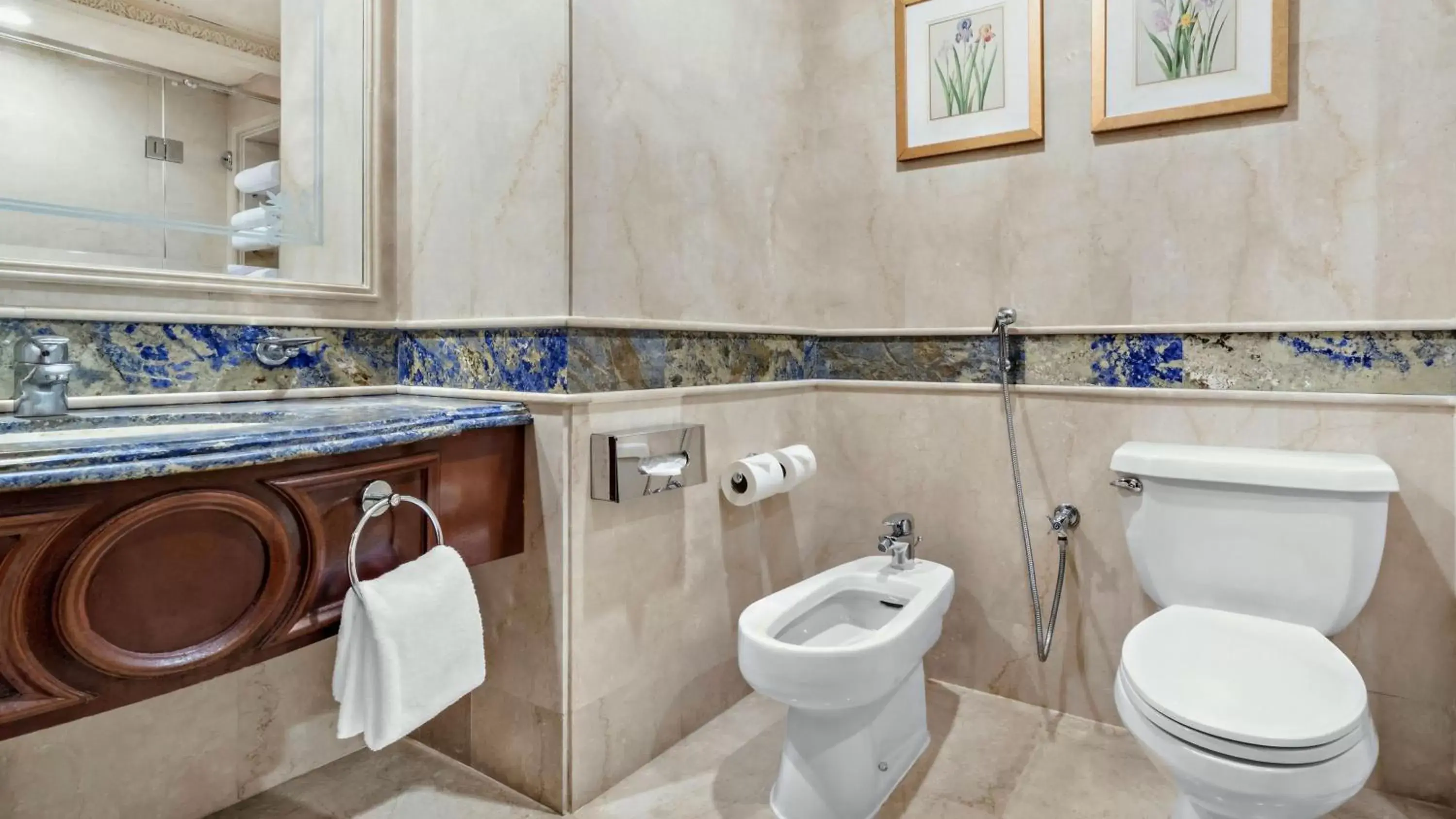 Classic Twin Room with City View - Club Floor in InterContinental Dar Al Tawhid Makkah by IHG Classic Twin Room with City View - Club Floor in InterContinental Dar Al Tawhid Makkah by IHG