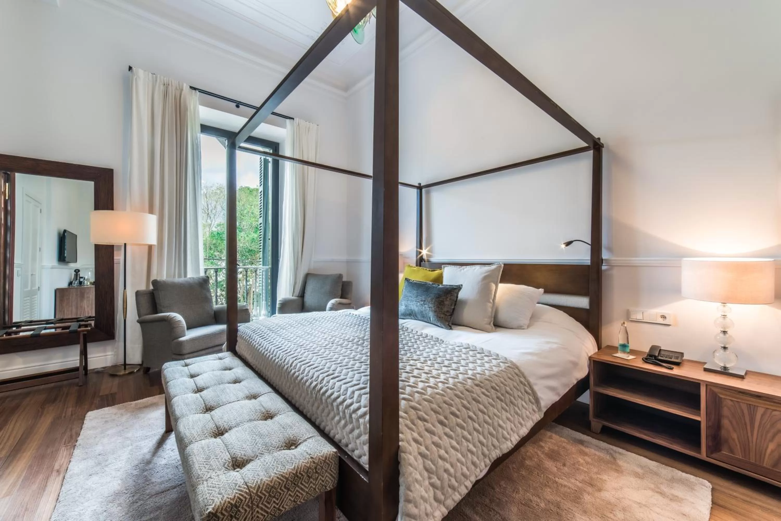 Photo of the whole room, Bed in L'Avenida