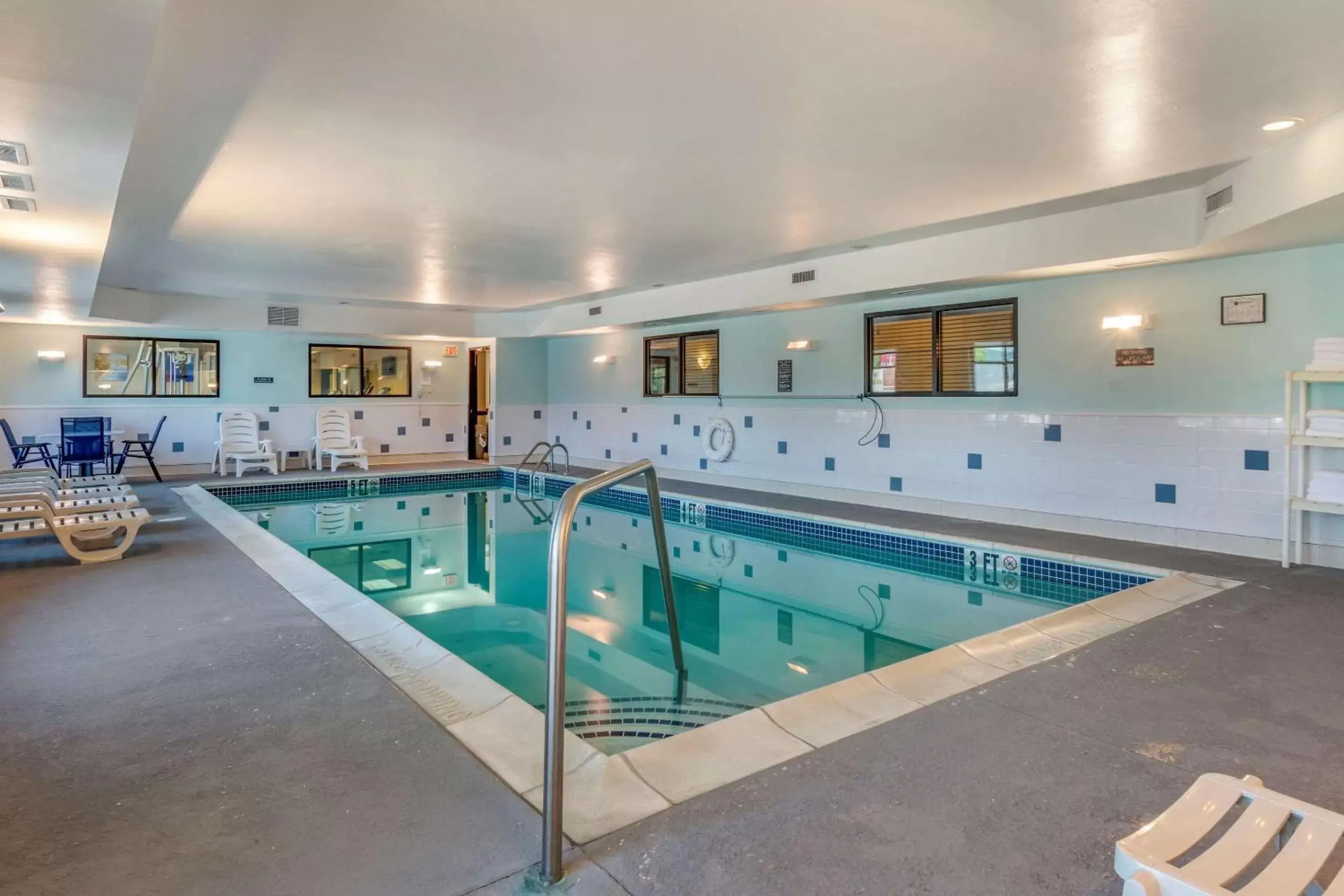 Swimming Pool in Comfort Inn Williamsport