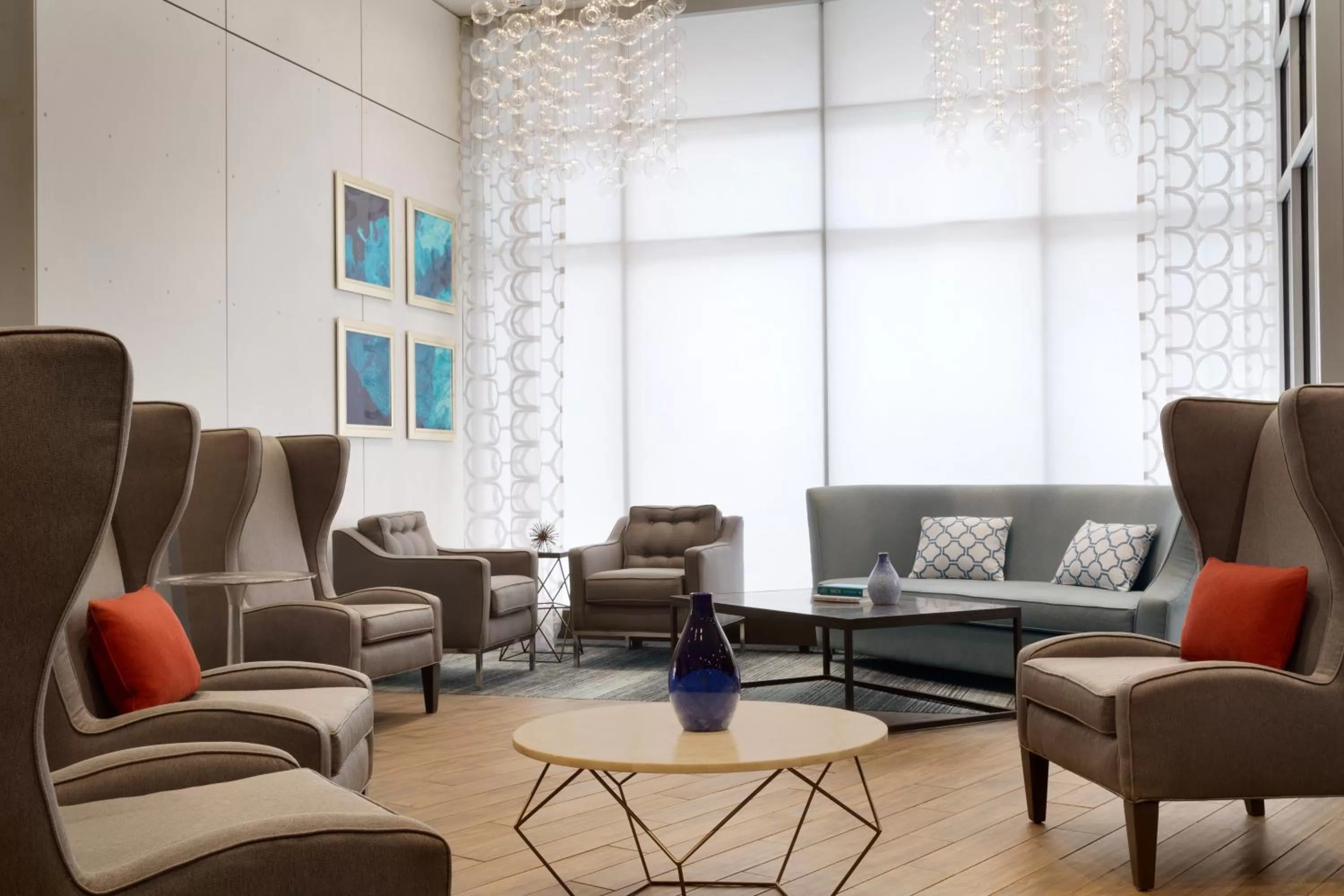 Communal lounge/ TV room in Hyatt Place Niagara Falls