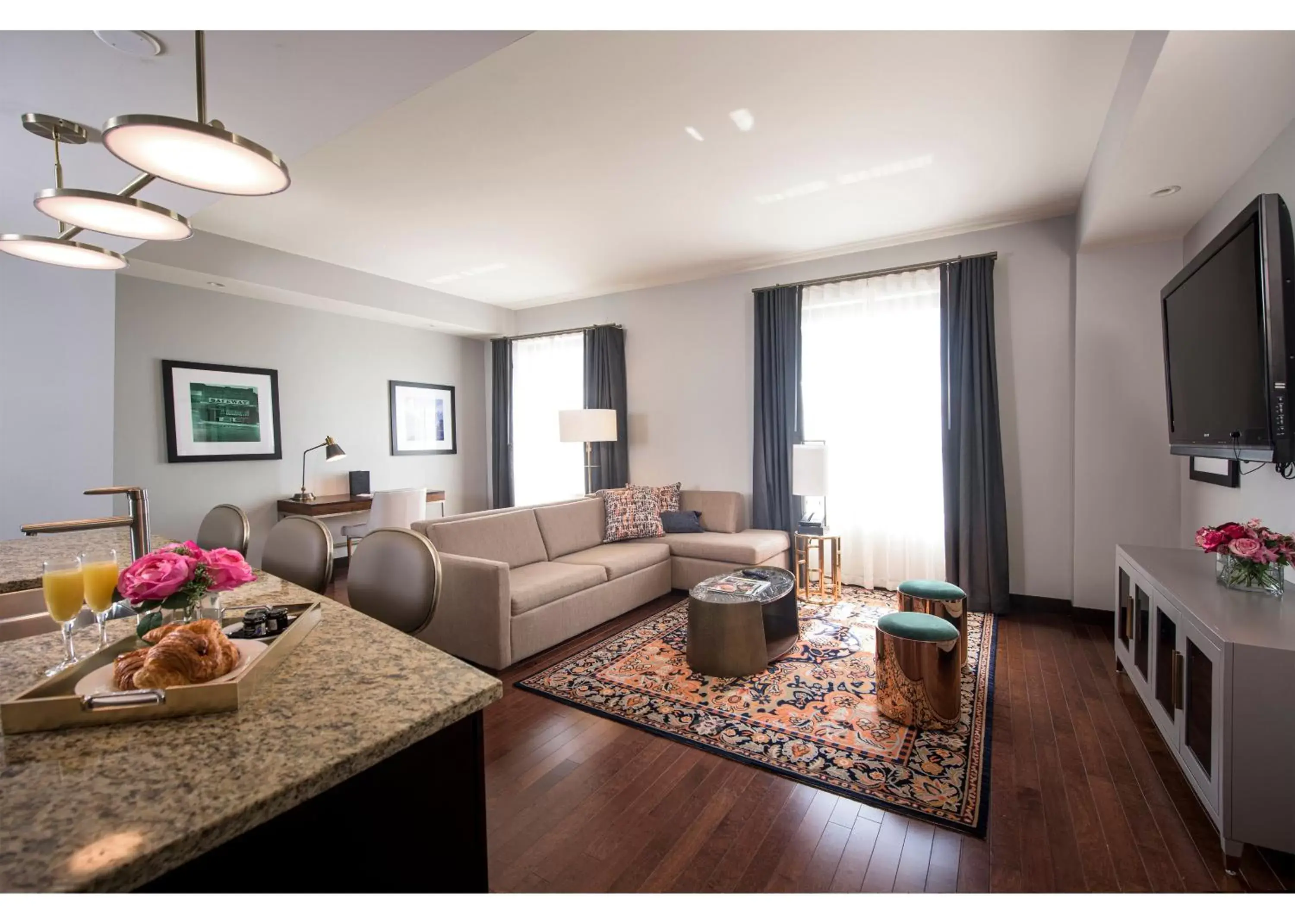 Kitchen or kitchenette, Seating Area in The Mayo Hotel