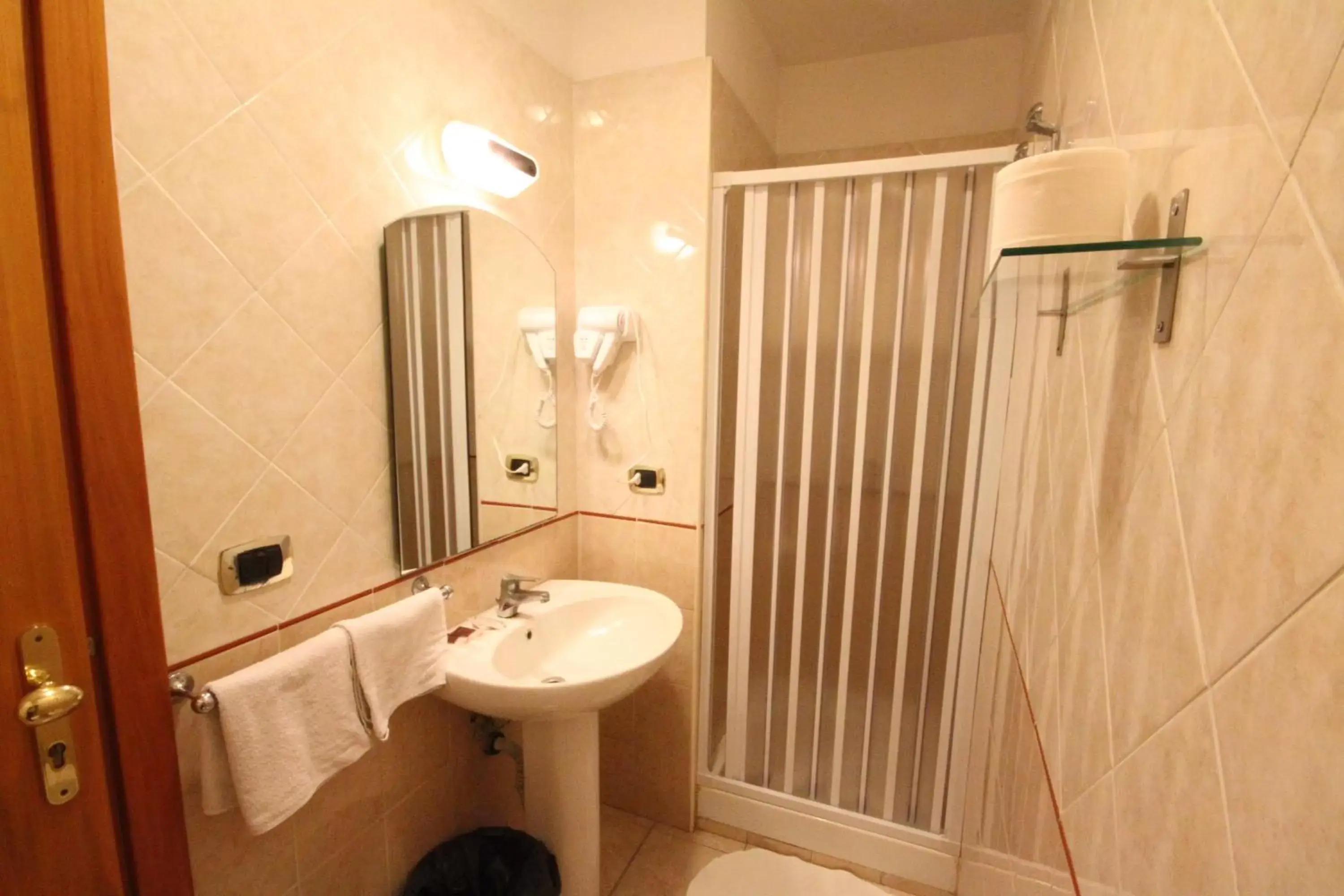Bathroom in Hotel Zara Napoli