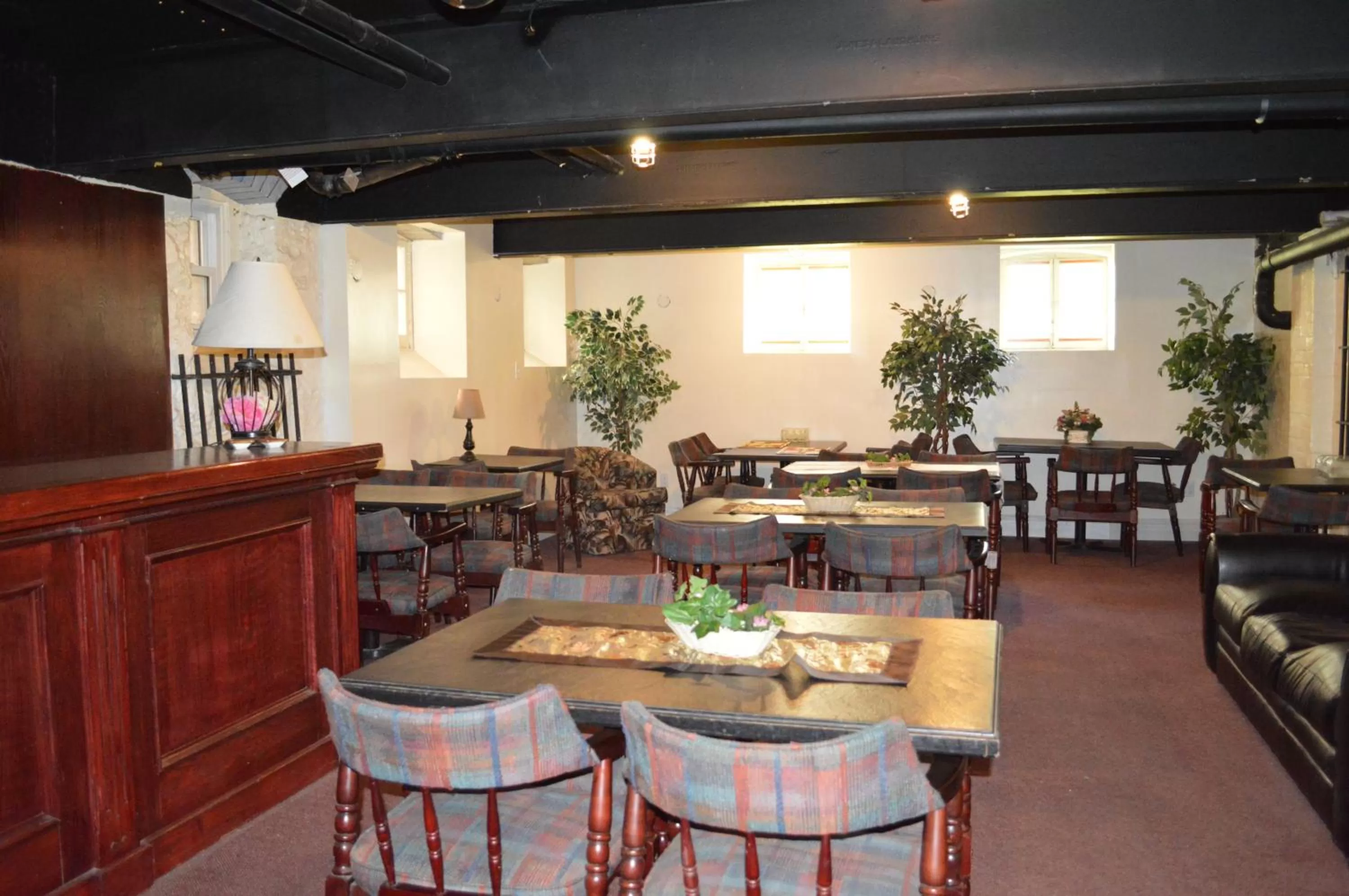 Communal lounge/ TV room, Restaurant/Places to Eat in The King George Inn