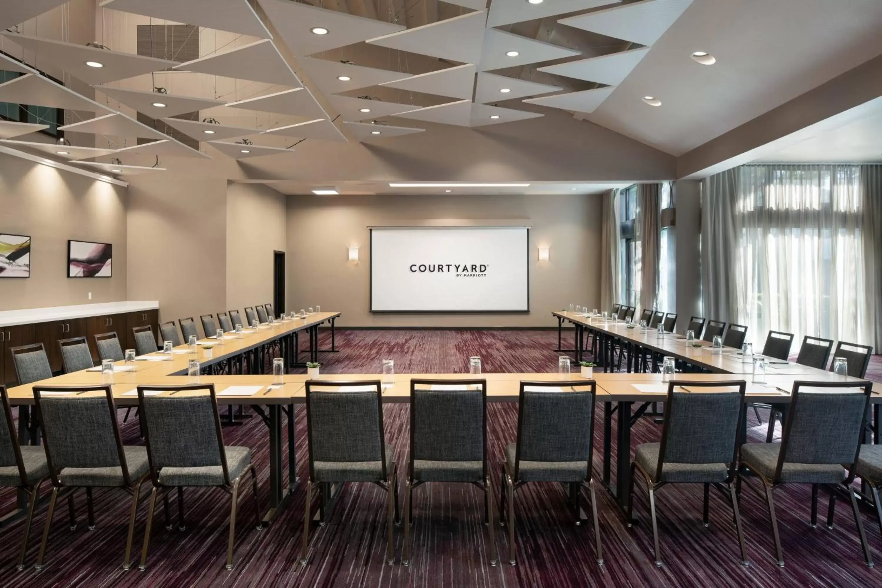 Meeting/conference room in Courtyard by Marriott San Francisco Airport