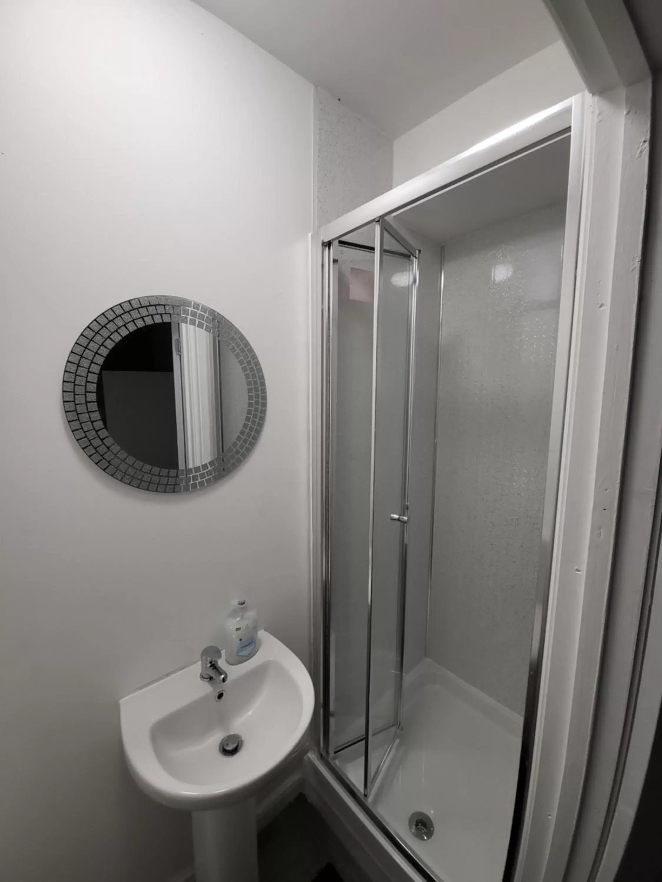Shower, Bathroom in MM Sure Stay Accommodation - NG1