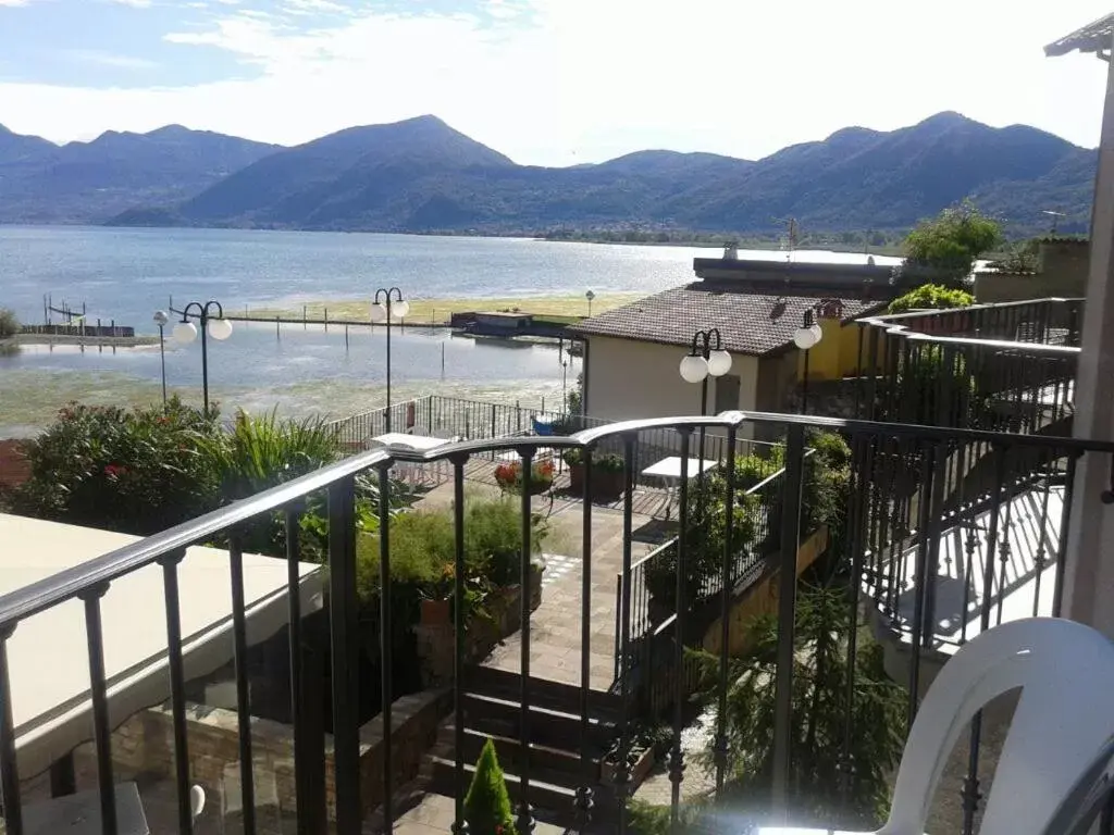 Lake view, Mountain View in Locanda del Lago Rosmunda