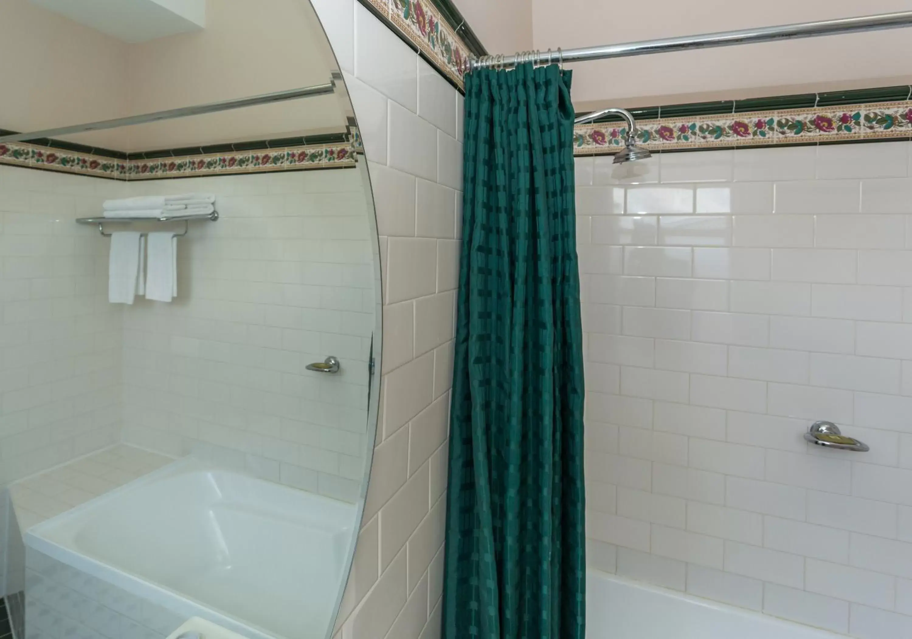 Shower, Bathroom in Palais Royale