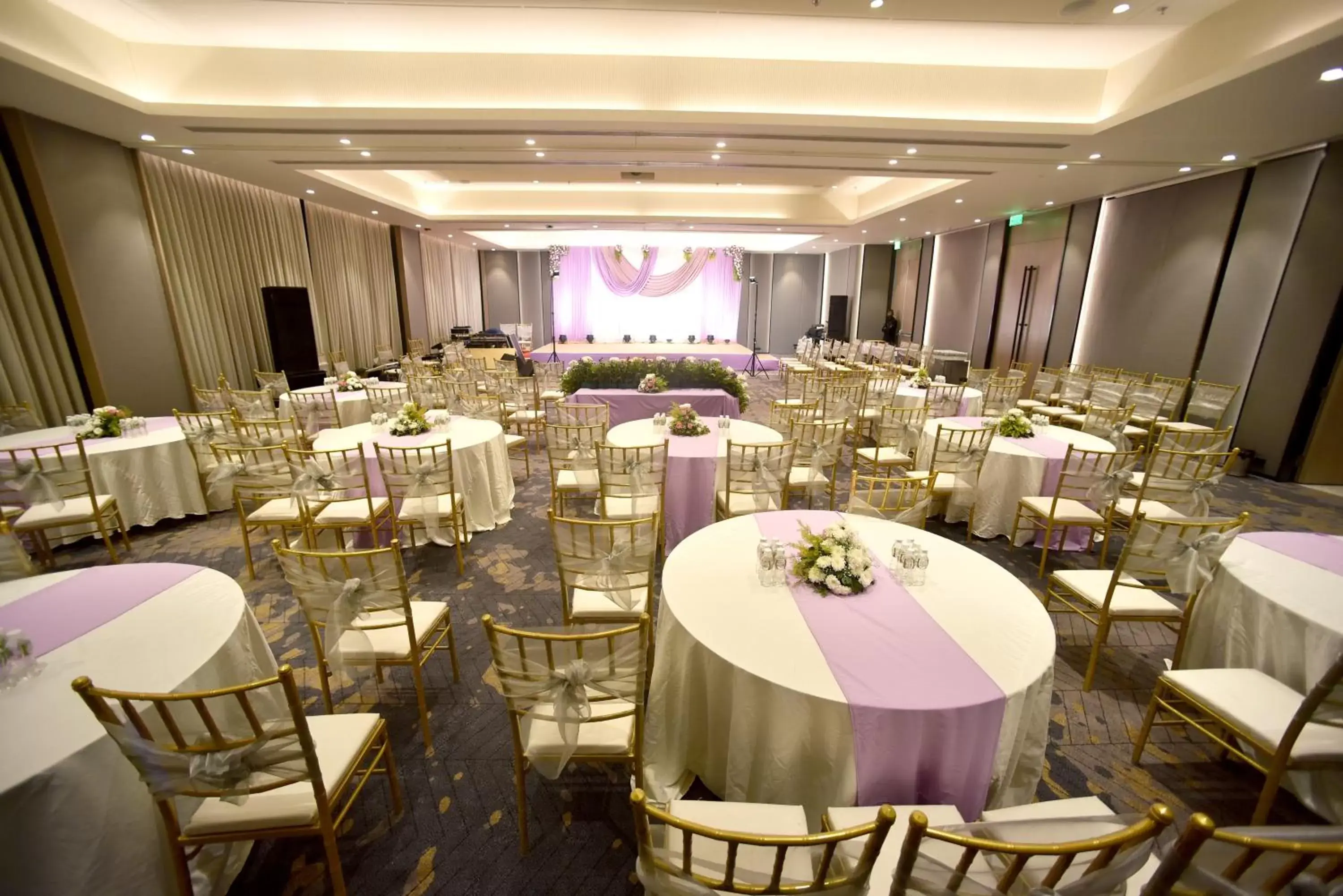 Banquet/Function facilities, Restaurant/Places to Eat in Fairfield by Marriott Vadodara