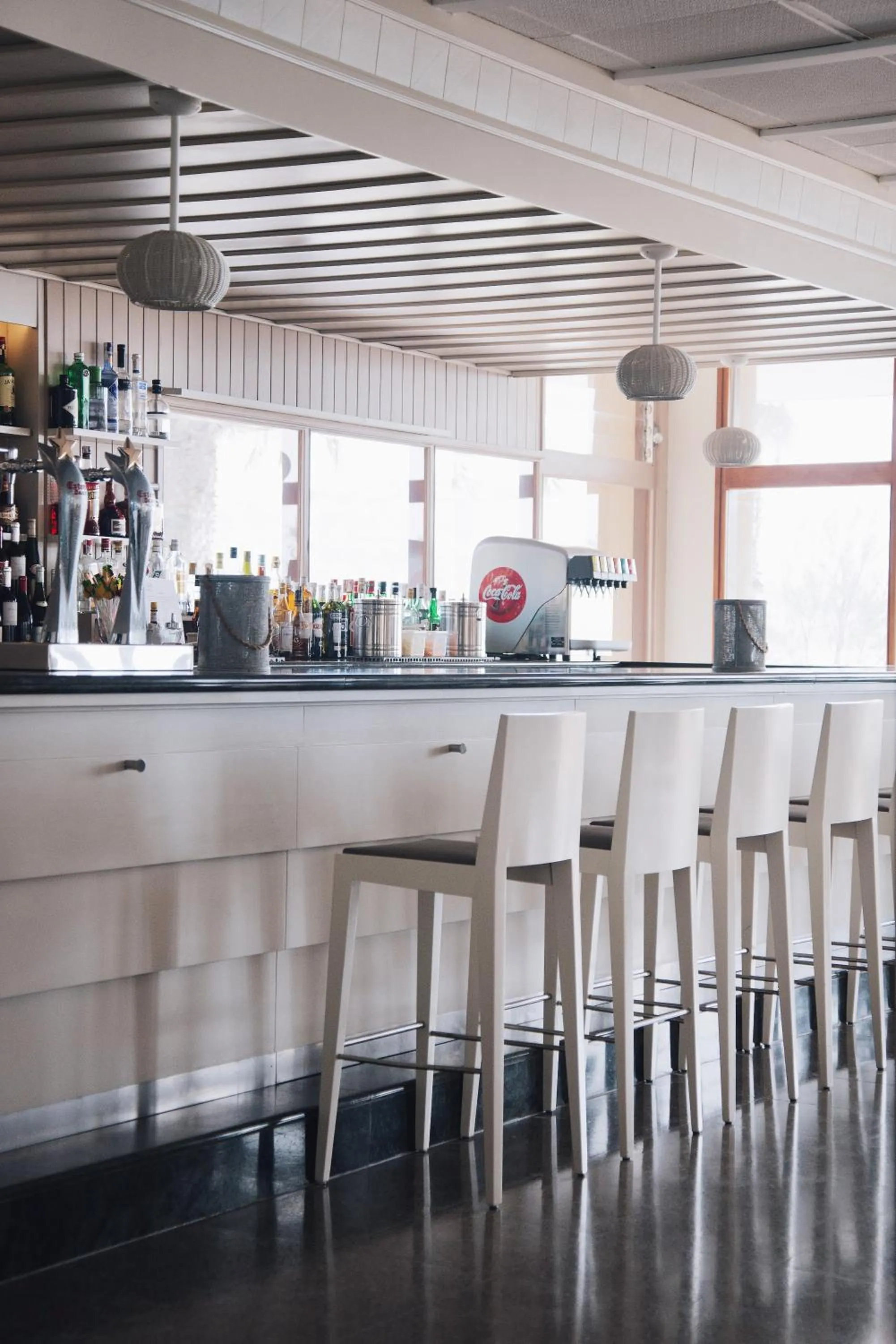 Lounge or bar in Hotel Monterrey Roses by Pierre & Vacances