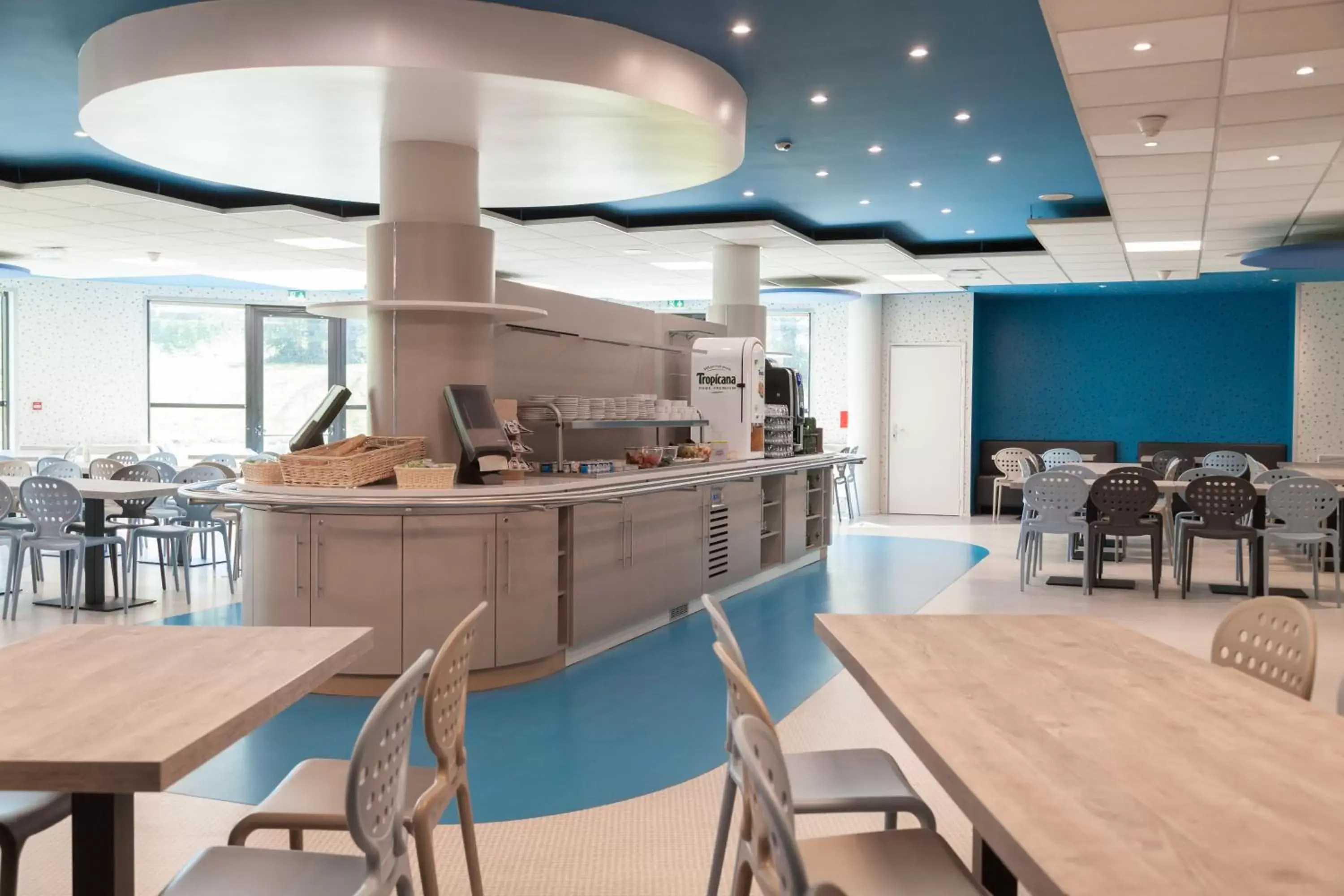 Restaurant/places to eat in Kyriad Poitiers Jules Verne Site du Futuroscope Restaurant/places to eat in Kyriad Poitiers Jules Verne Site du Futuroscope